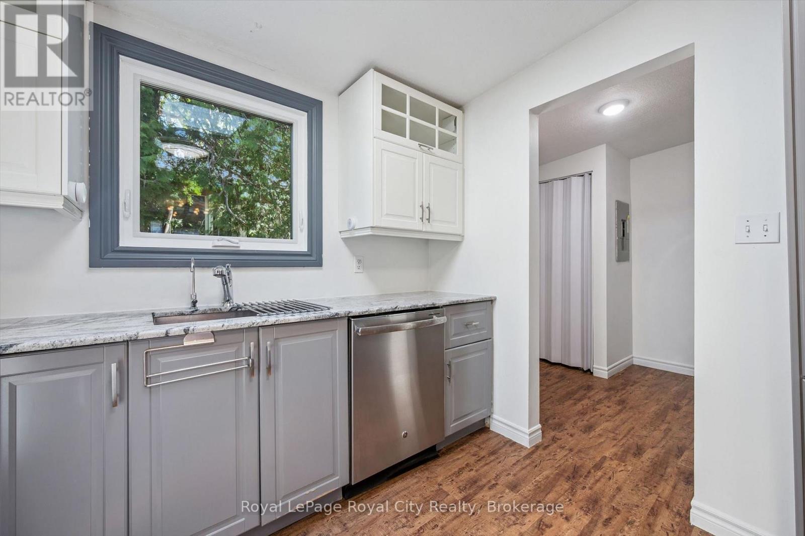 












9 BUSH LANE

,
Puslinch,




Ontario
N0B2J0

