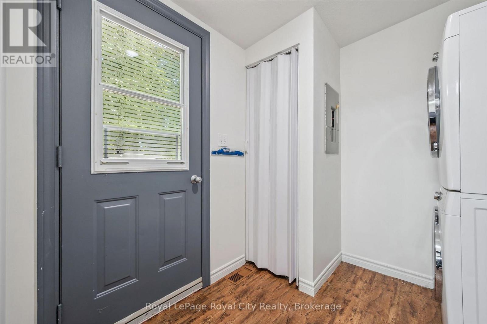 












9 BUSH LANE

,
Puslinch,




Ontario
N0B2J0


