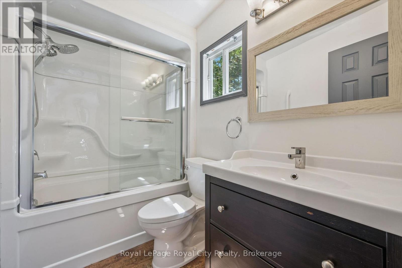 












9 BUSH LANE

,
Puslinch,




Ontario
N0B2J0

