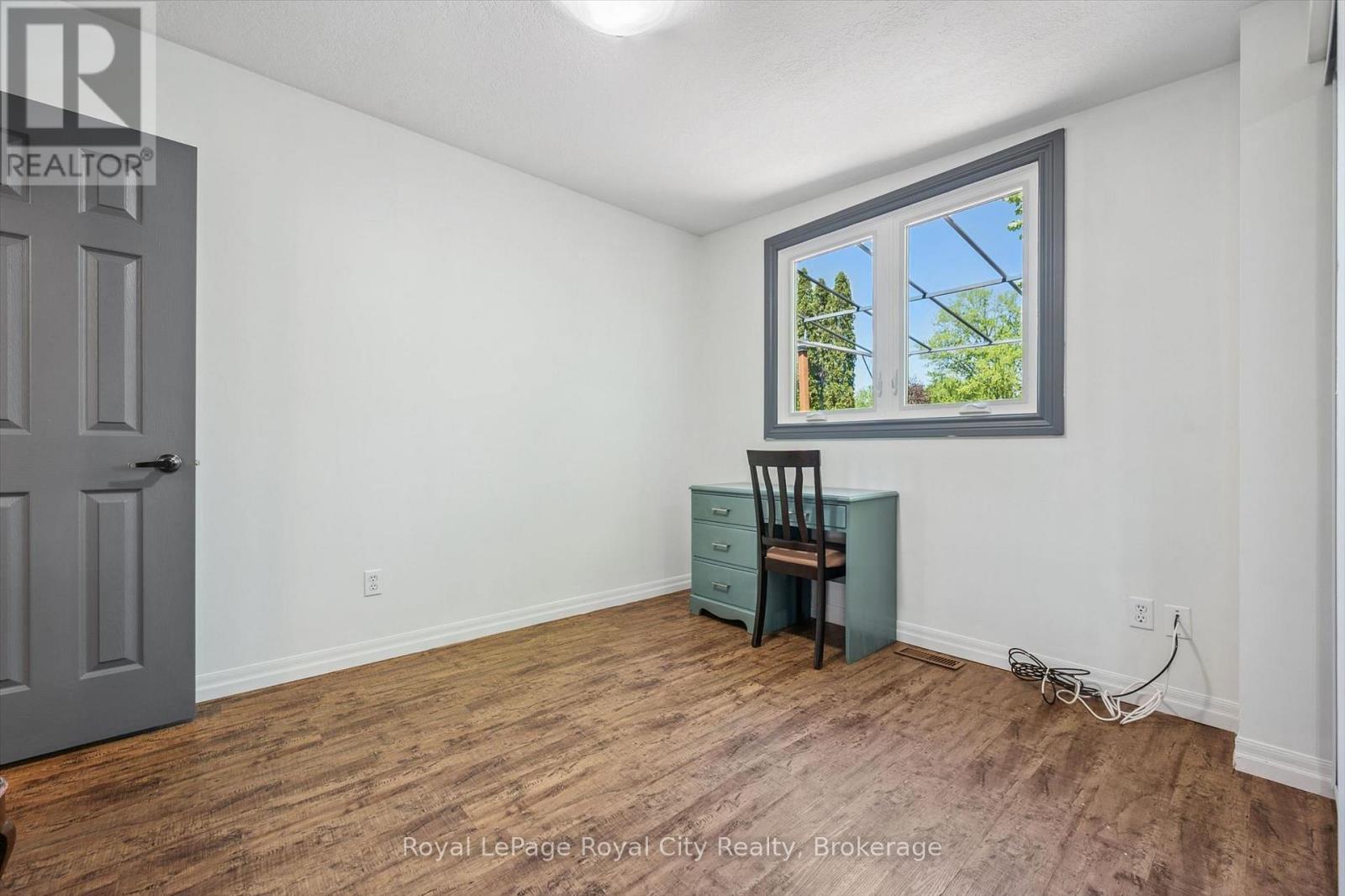 












9 BUSH LANE

,
Puslinch,




Ontario
N0B2J0


