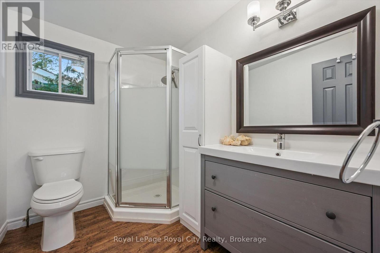 












9 BUSH LANE

,
Puslinch,




Ontario
N0B2J0

