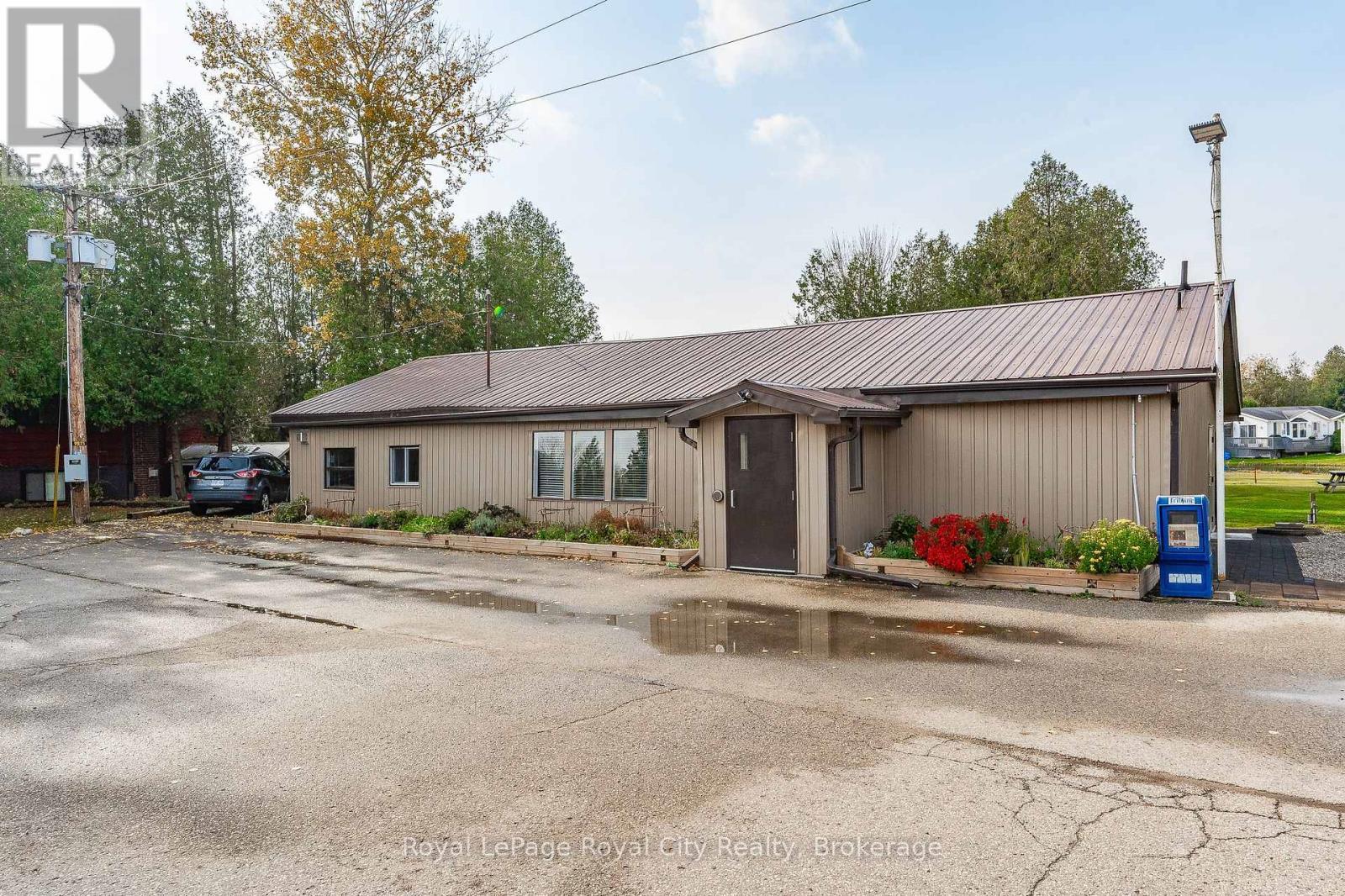 












9 BUSH LANE

,
Puslinch,




Ontario
N0B2J0

