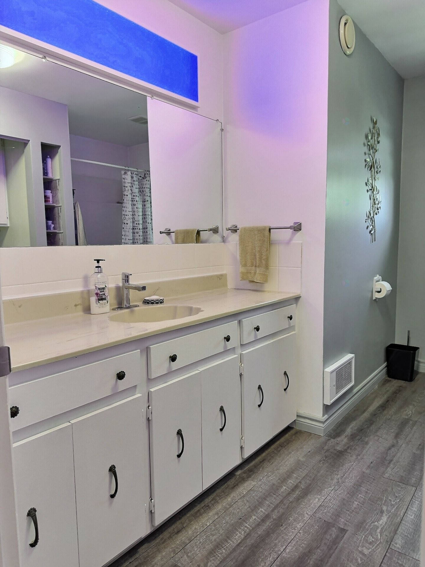 









53


Carré Roberge

,
Saint-Bruno-de-Guigues,




QC
J0Z2G0

