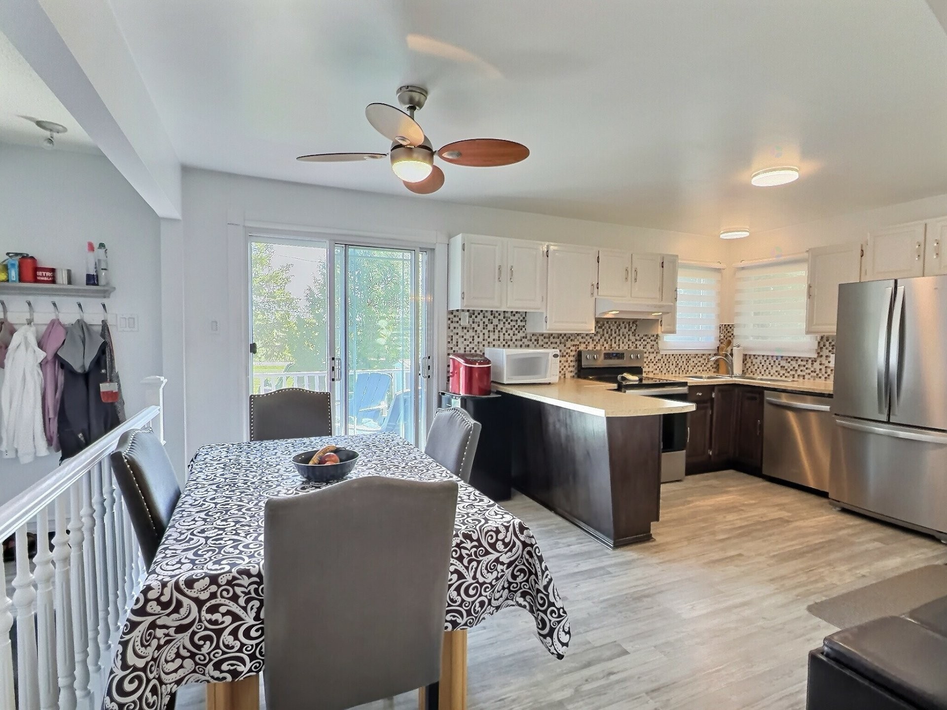 









53


Carré Roberge

,
Saint-Bruno-de-Guigues,




QC
J0Z2G0

