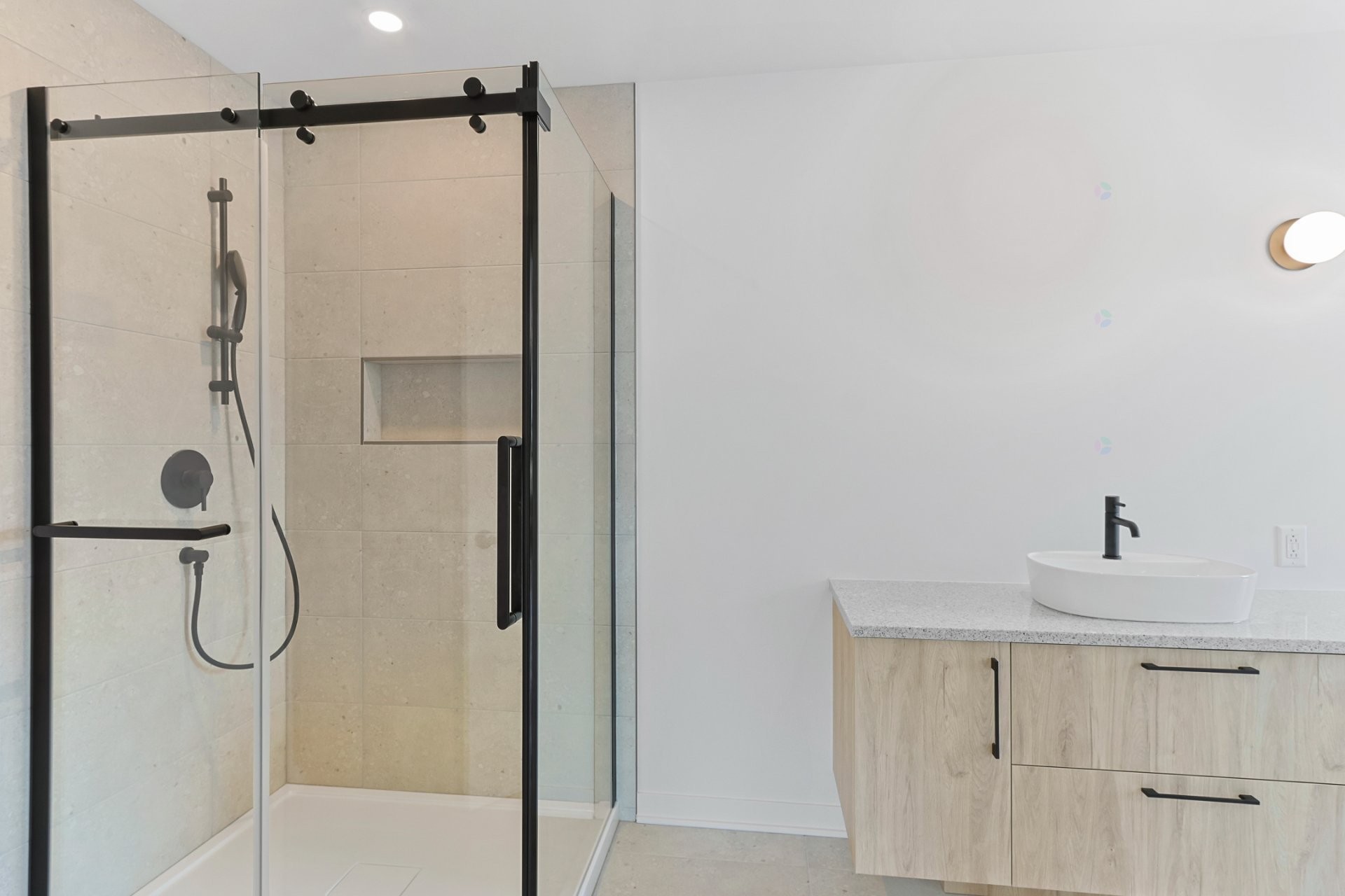 









81


Rue des Pêcheurs

,
Saint-Louis-de-Gonzague,




QC
J0S1T0

