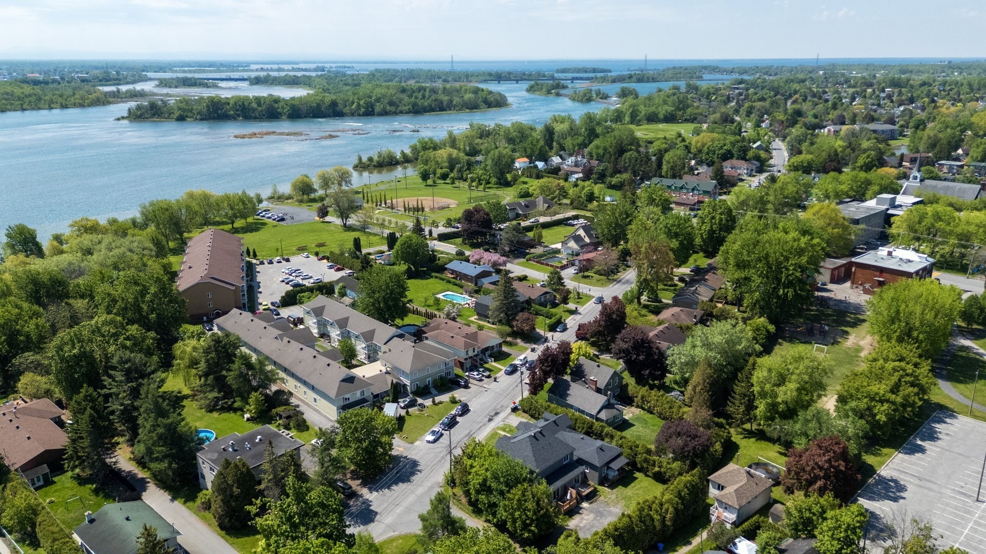 









357BZ


Ch. du Fleuve

,
Coteau-du-Lac,




QC
J0P1B0

