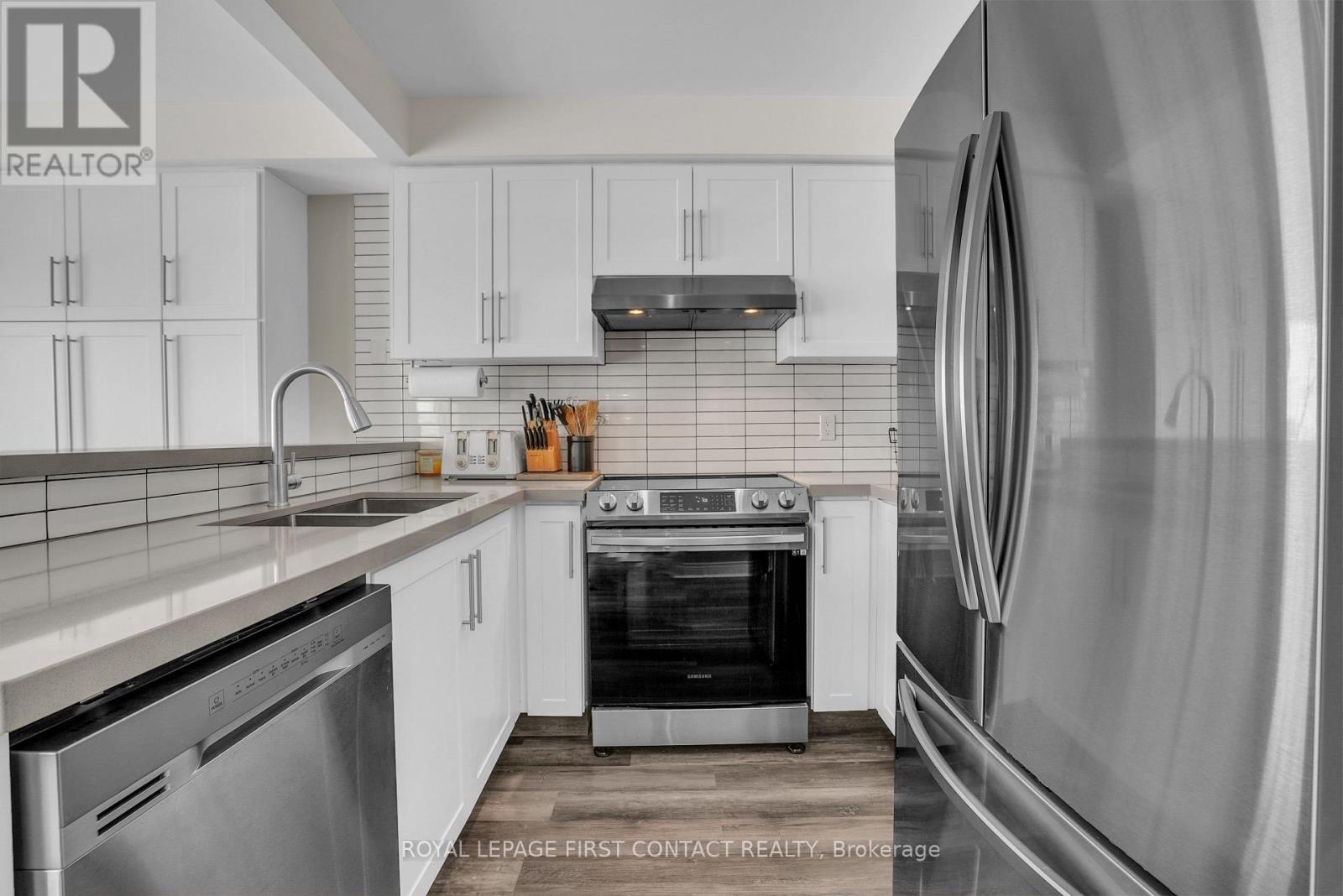 












340 LIVINGSTONE STREET W

,
Barrie,




Ontario
L4N7C5


