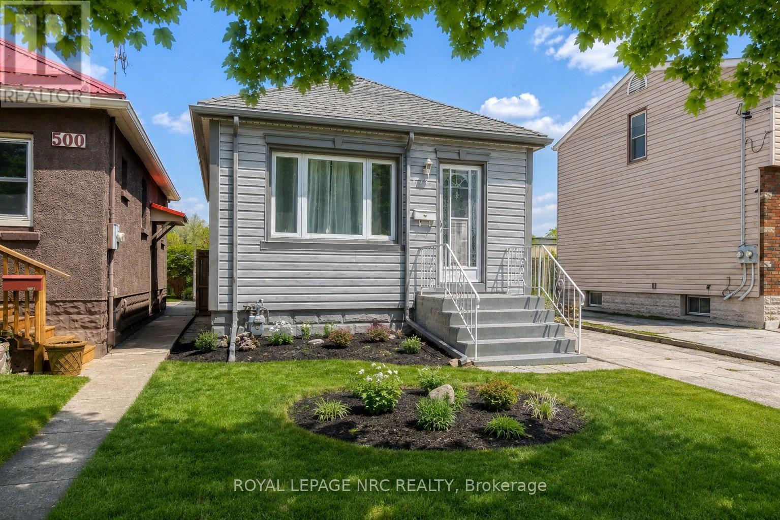 












498 SCHOLFIELD AVENUE N

,
Welland (Welland Downtown),




Ontario
L3B1N2

