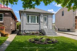Landscaping shown has been virtually enhanced.