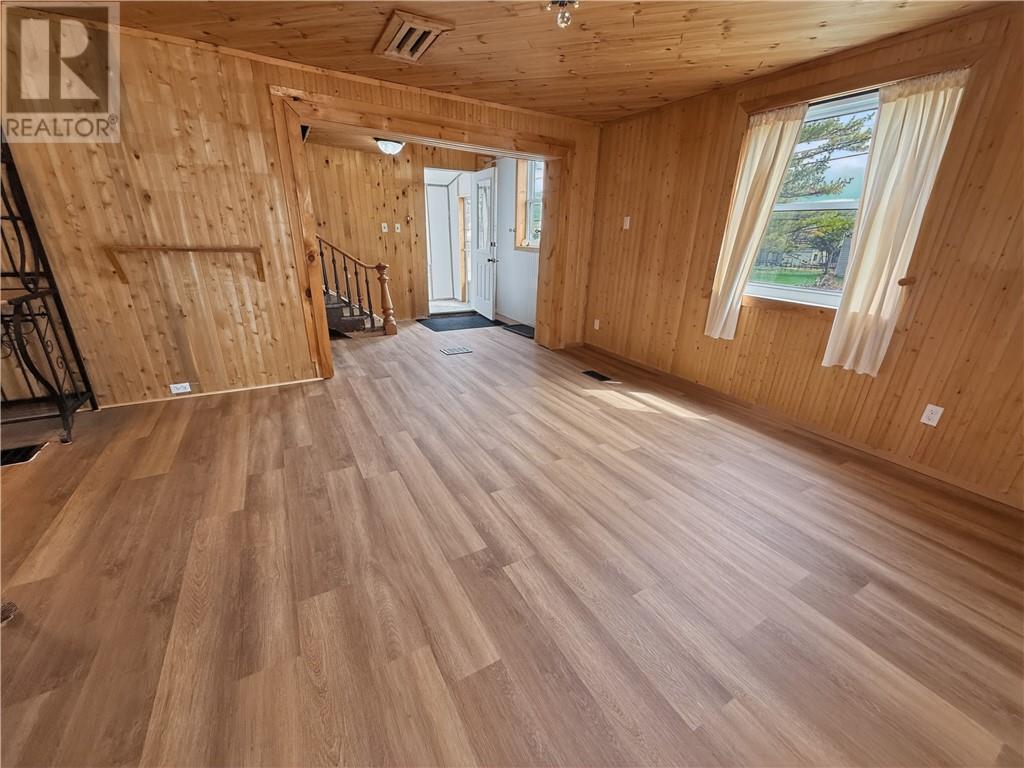 












1 Phipps Street

,
Gore Bay, Manitoulin Island,




Ontario
P0P1H0

