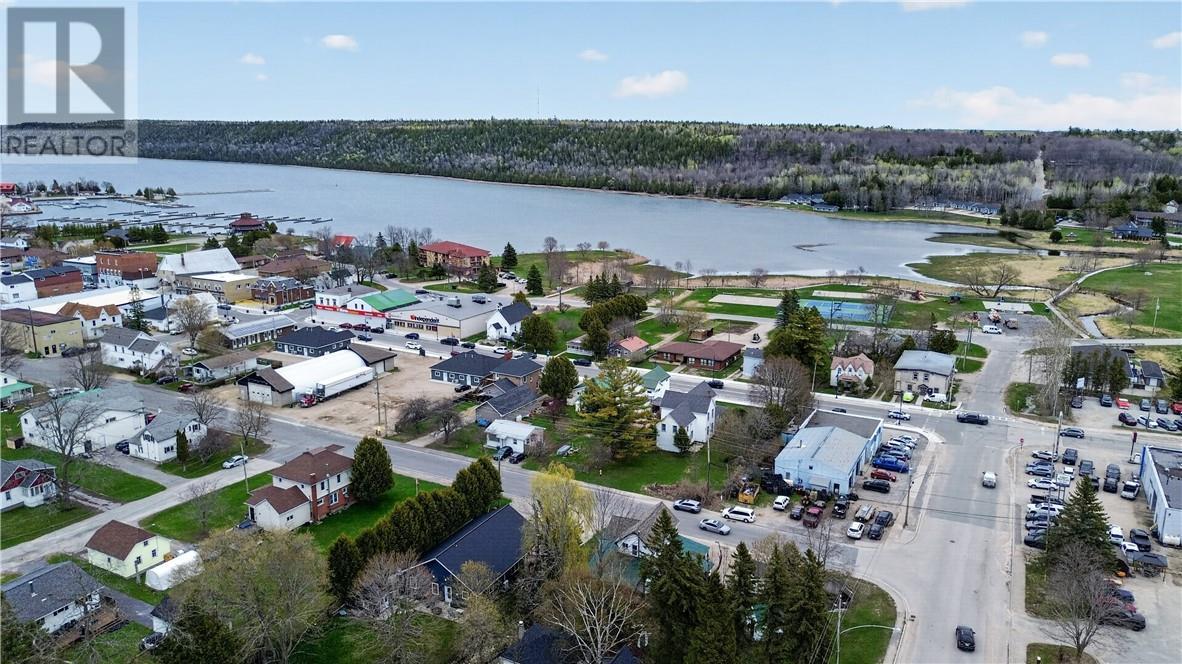 












1 Phipps Street

,
Gore Bay, Manitoulin Island,




Ontario
P0P1H0

