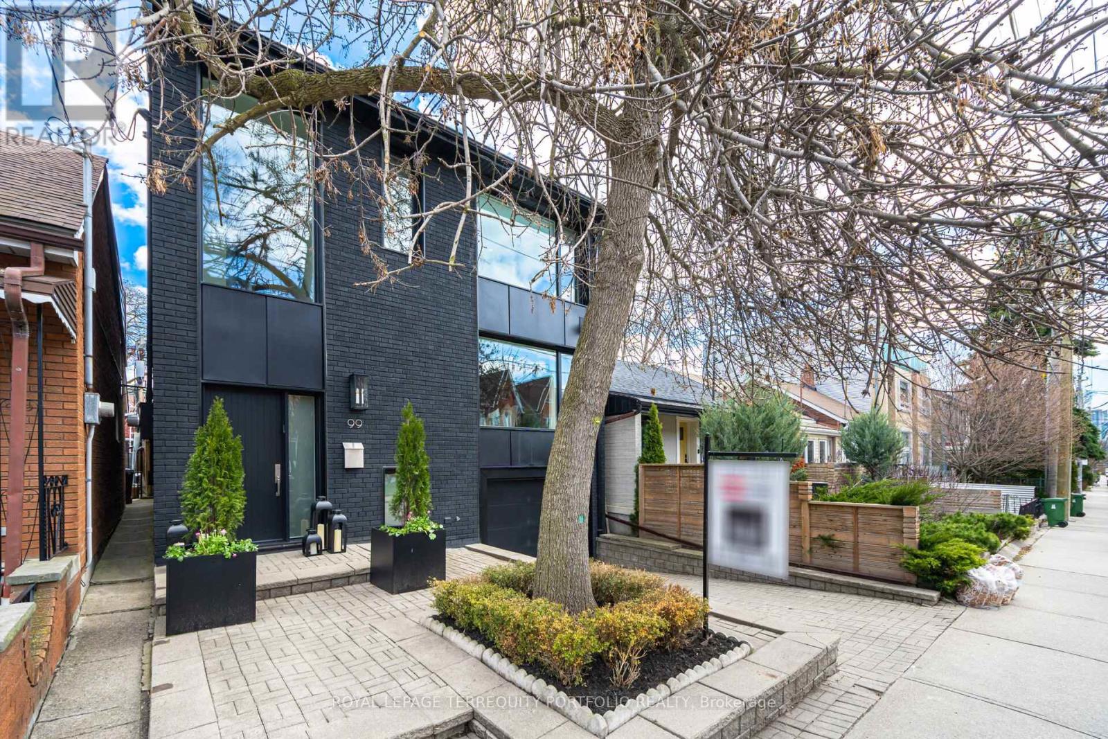 












99 CLAREMONT STREET

,
Toronto,




Ontario
M6J2M7

