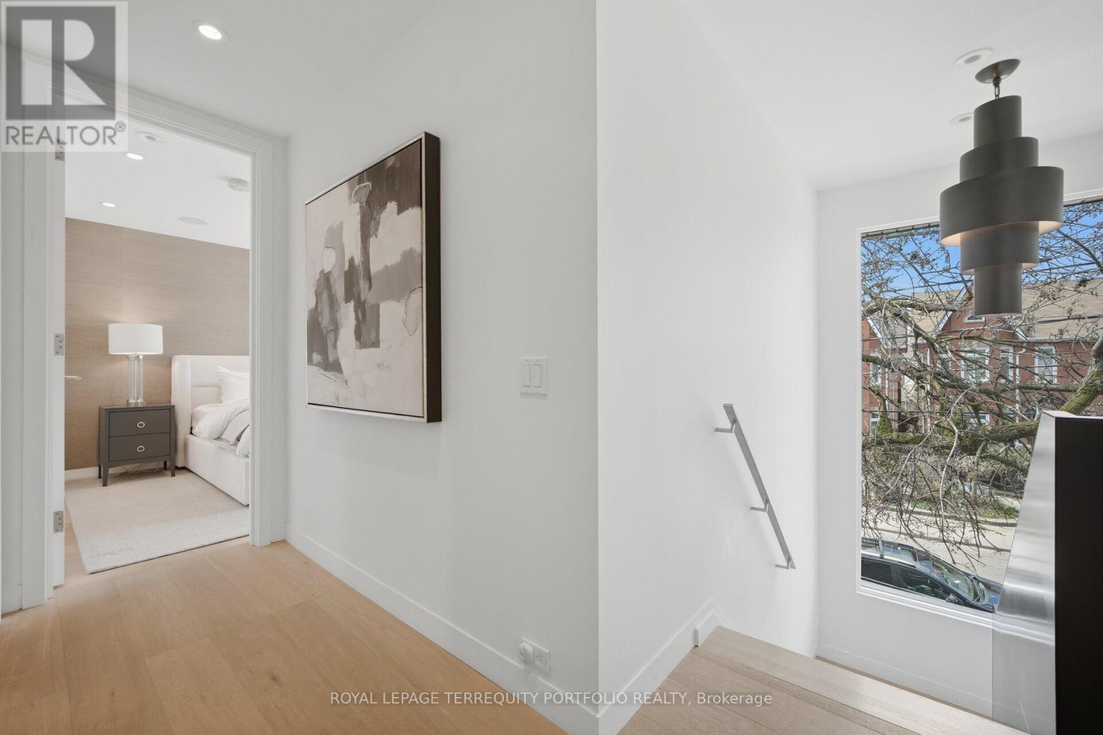 












99 CLAREMONT STREET

,
Toronto,




Ontario
M6J2M7

