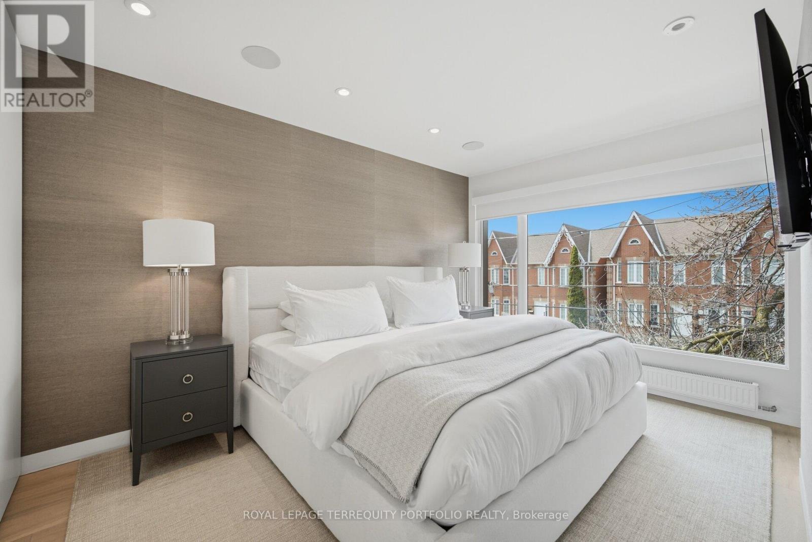 












99 CLAREMONT STREET

,
Toronto,




Ontario
M6J2M7

