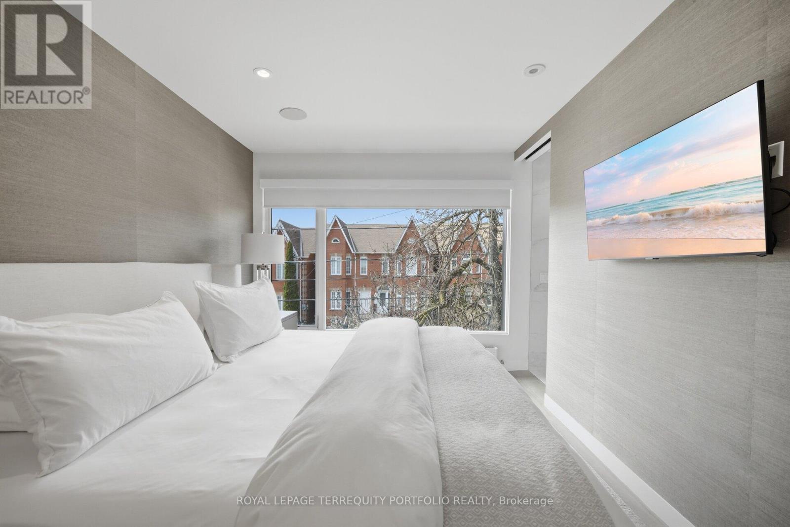 












99 CLAREMONT STREET

,
Toronto,




Ontario
M6J2M7

