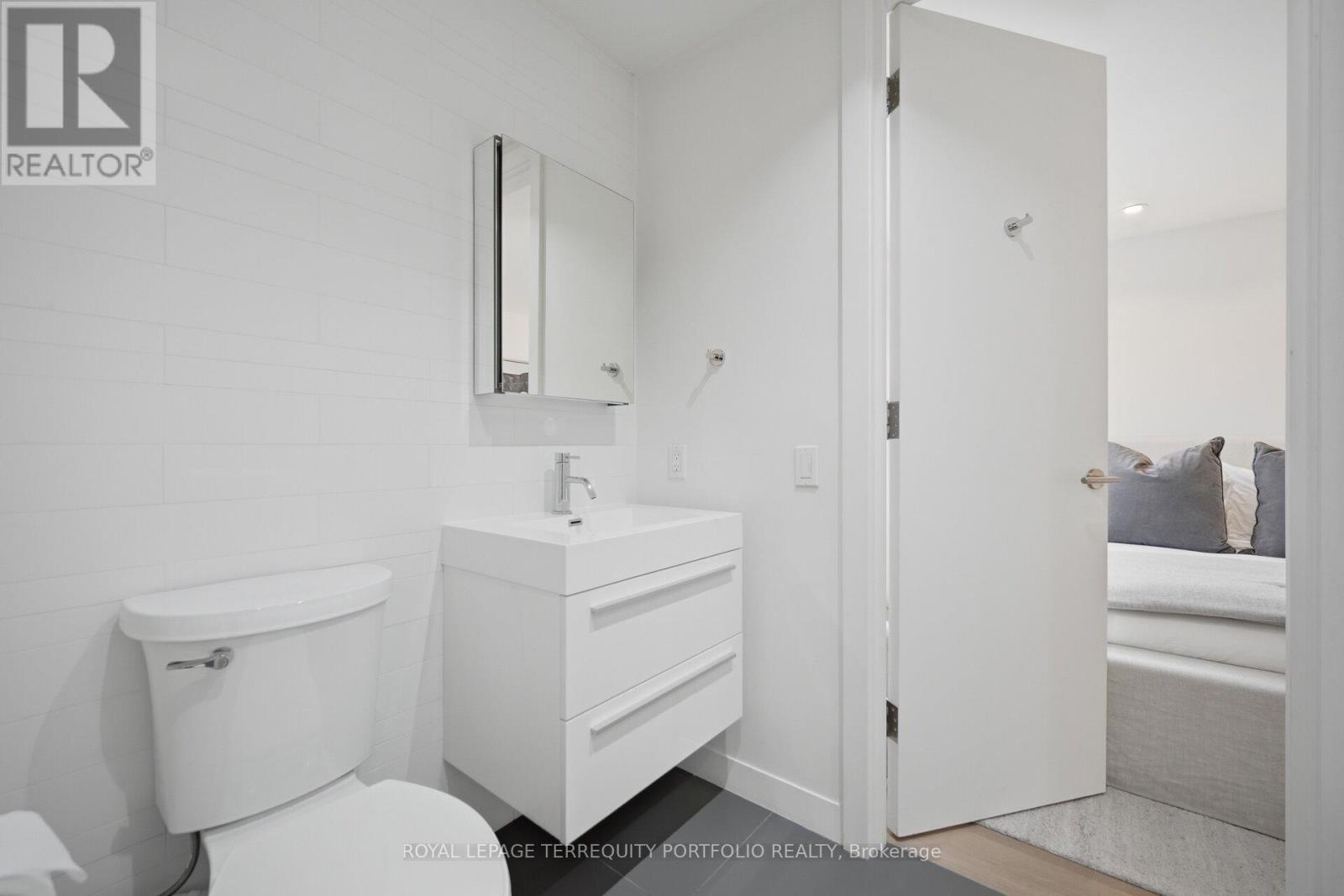 












99 CLAREMONT STREET

,
Toronto,




Ontario
M6J2M7

