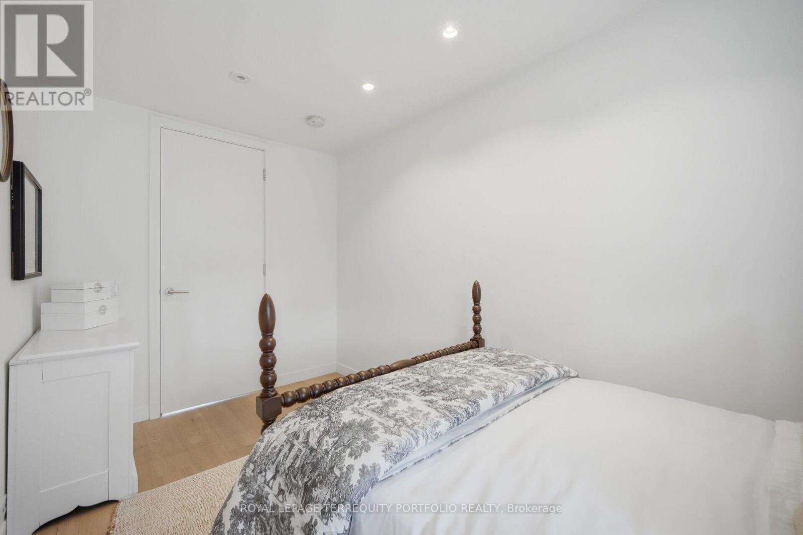 












99 CLAREMONT STREET

,
Toronto,




Ontario
M6J2M7

