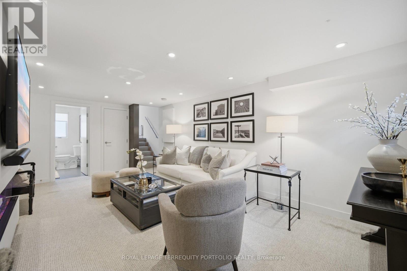 












99 CLAREMONT STREET

,
Toronto,




Ontario
M6J2M7

