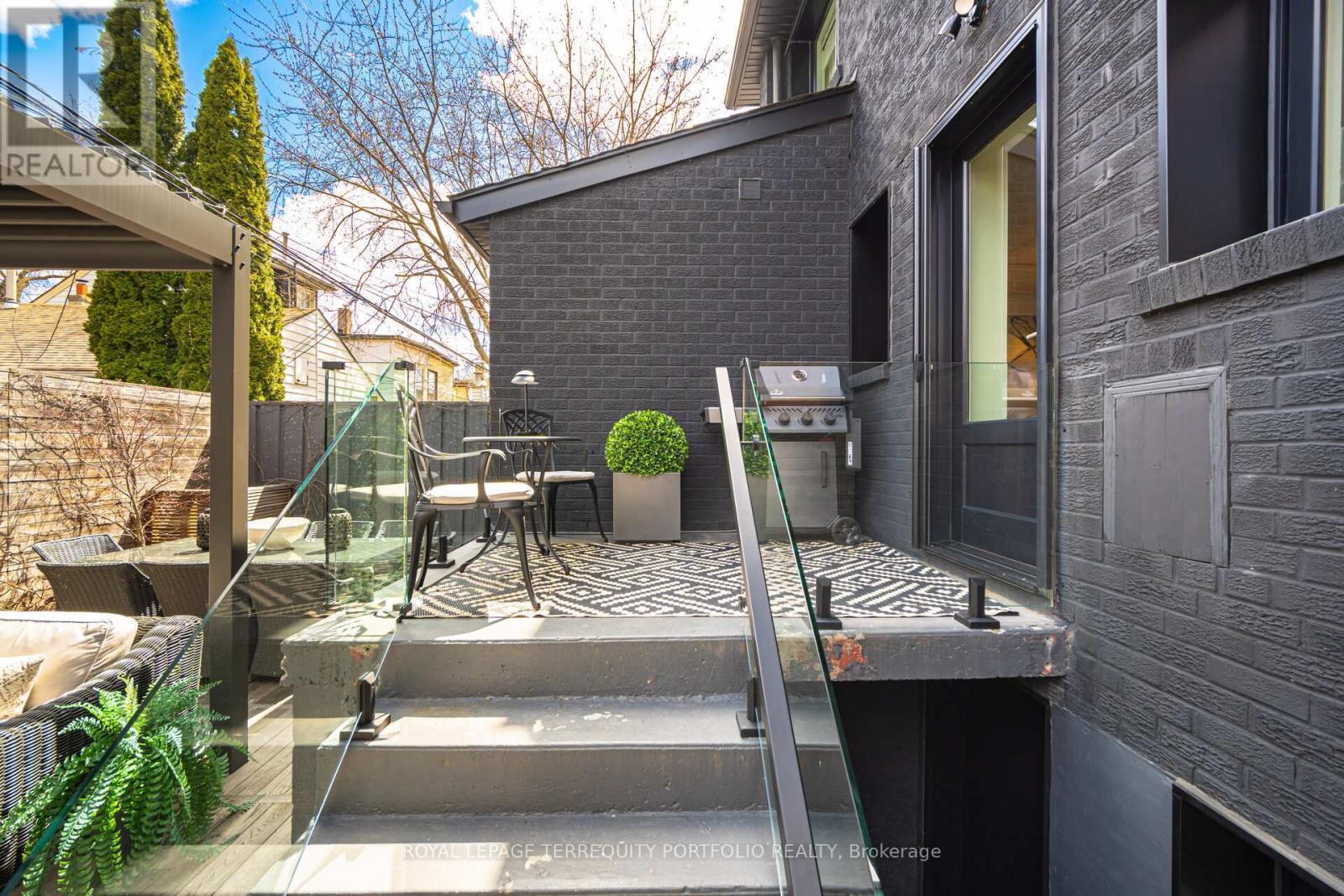 












99 CLAREMONT STREET

,
Toronto,




Ontario
M6J2M7

