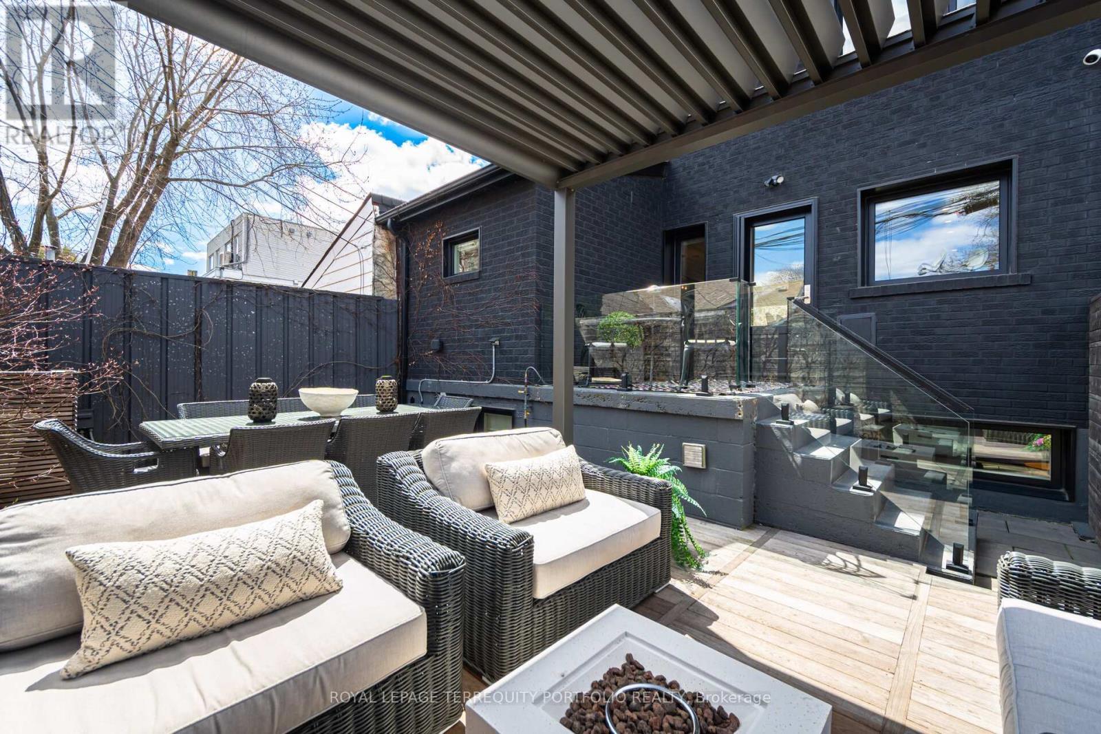 












99 CLAREMONT STREET

,
Toronto,




Ontario
M6J2M7

