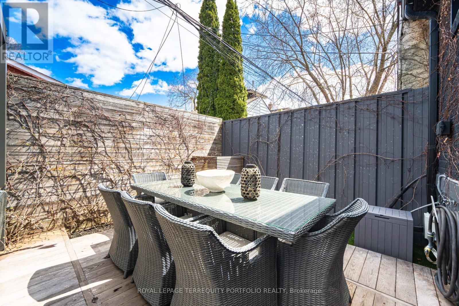 












99 CLAREMONT STREET

,
Toronto,




Ontario
M6J2M7

