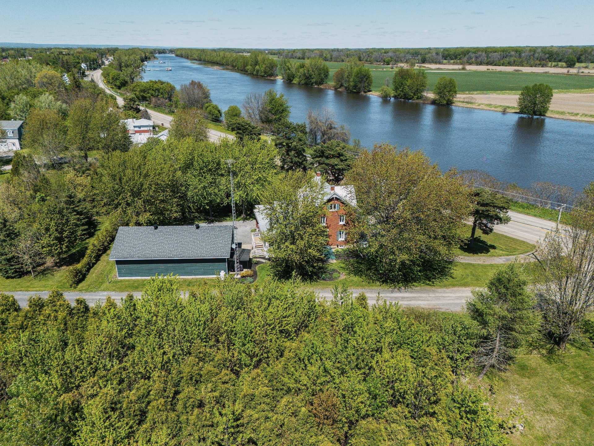 









1092


Grande-Côte

,
Sainte-Geneviève-de-Berthier,




QC
J0K1A0

