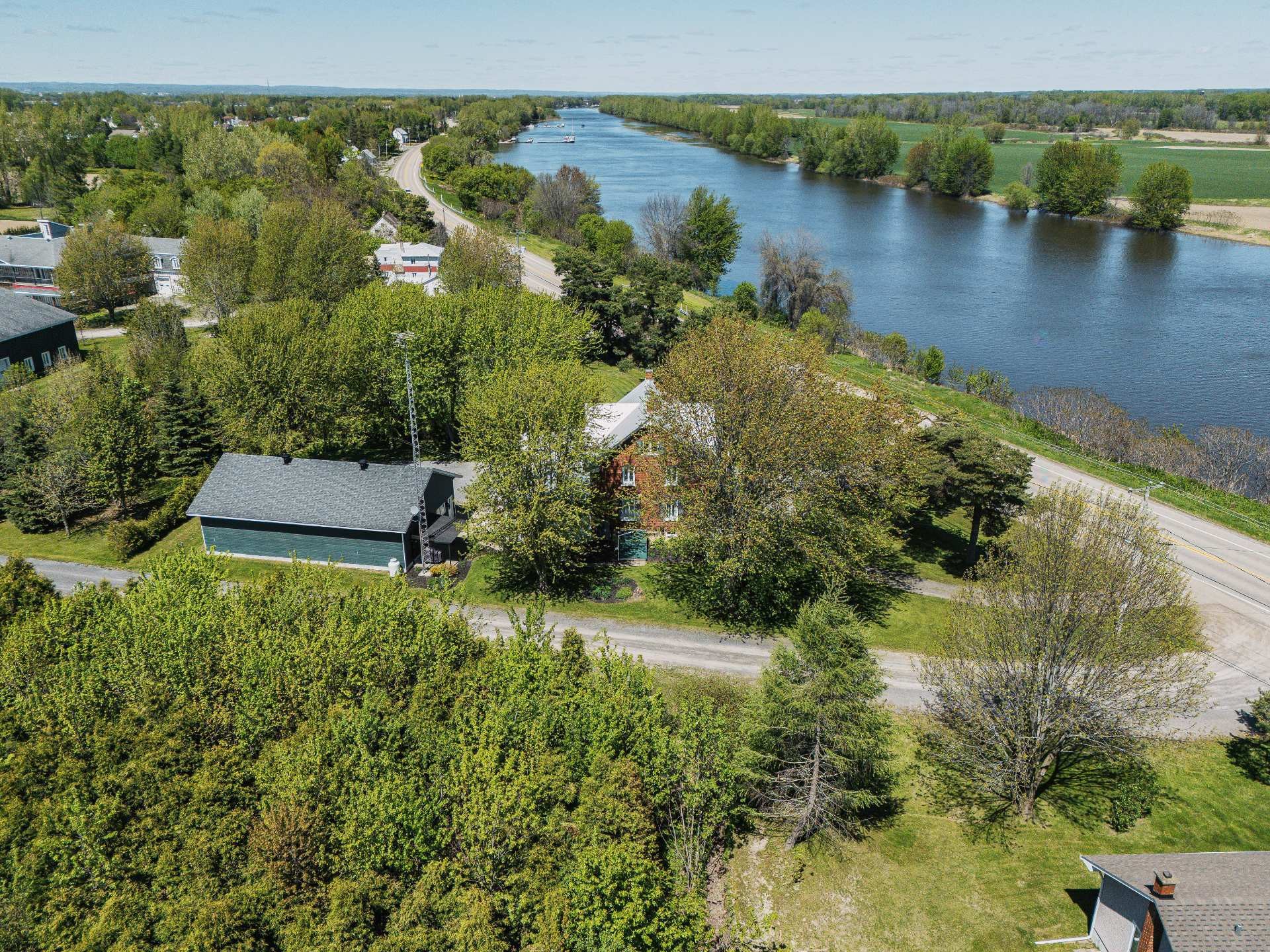 









1092


Grande-Côte

,
Sainte-Geneviève-de-Berthier,




QC
J0K1A0


