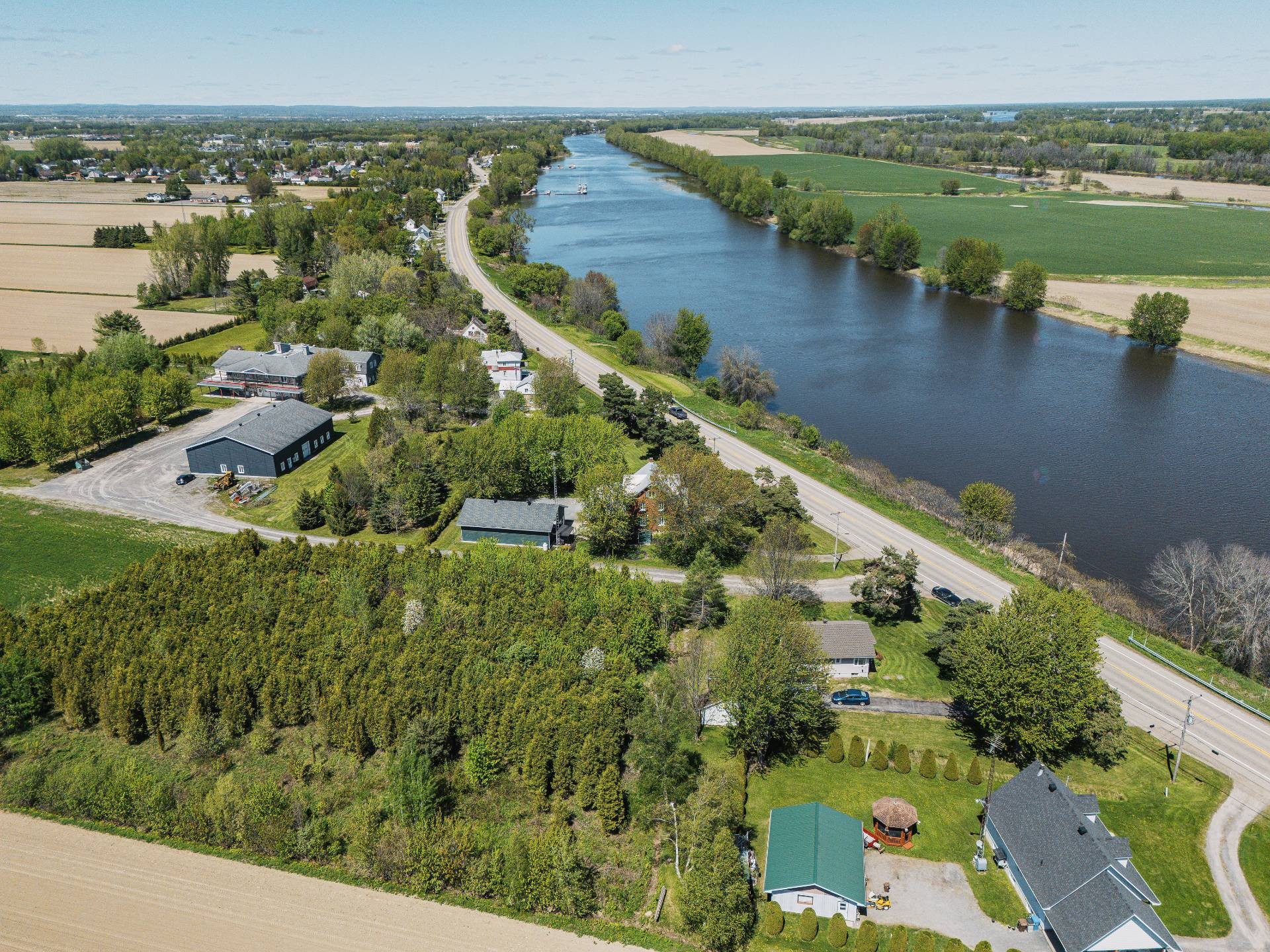 









1092


Grande-Côte

,
Sainte-Geneviève-de-Berthier,




QC
J0K1A0

