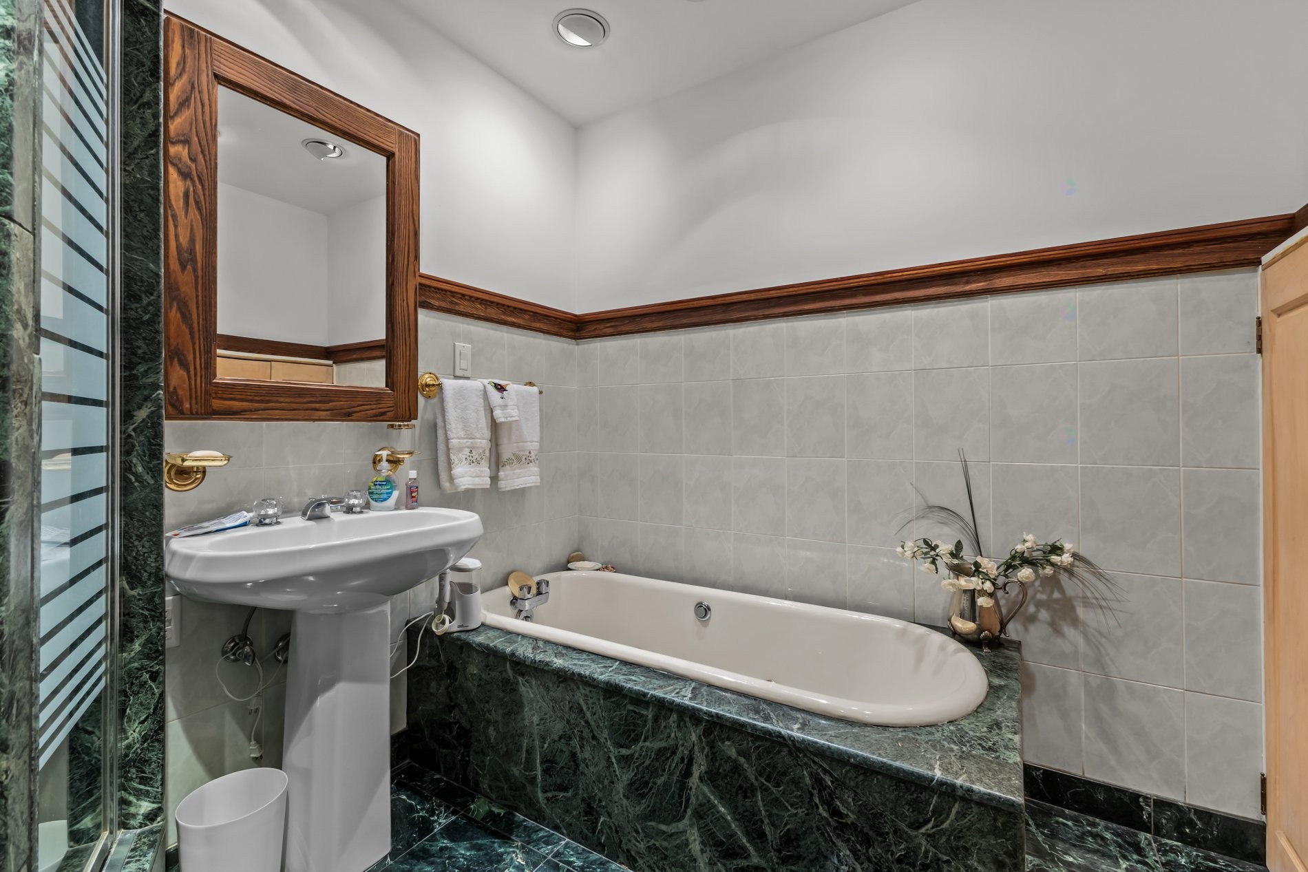 









2130


Av. Marcil

,
Montréal (Côte-des-Neiges/Notre-Dame-de-Grâce),




QC
H4A2Z1

