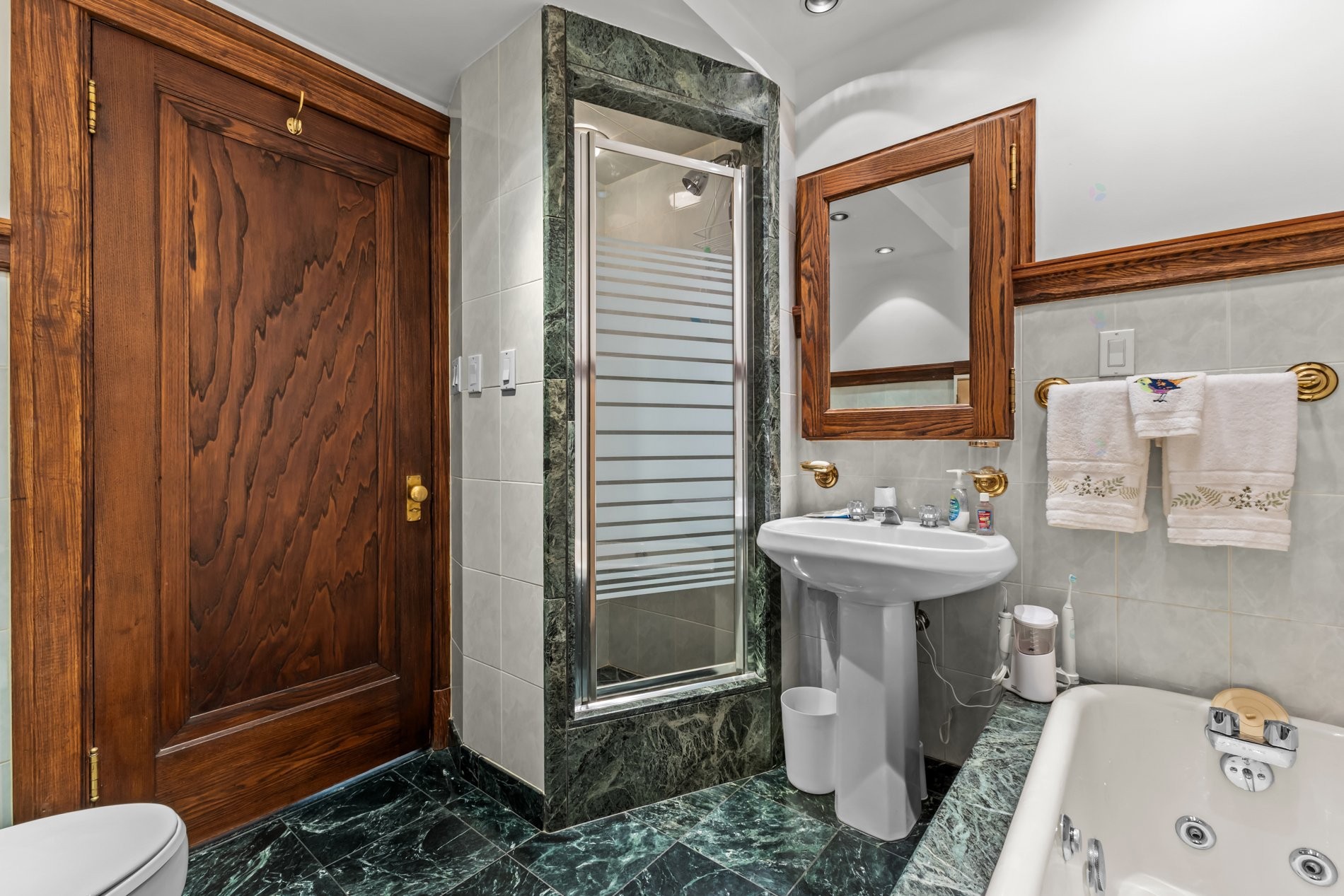 









2130


Av. Marcil

,
Montréal (Côte-des-Neiges/Notre-Dame-de-Grâce),




QC
H4A2Z1

