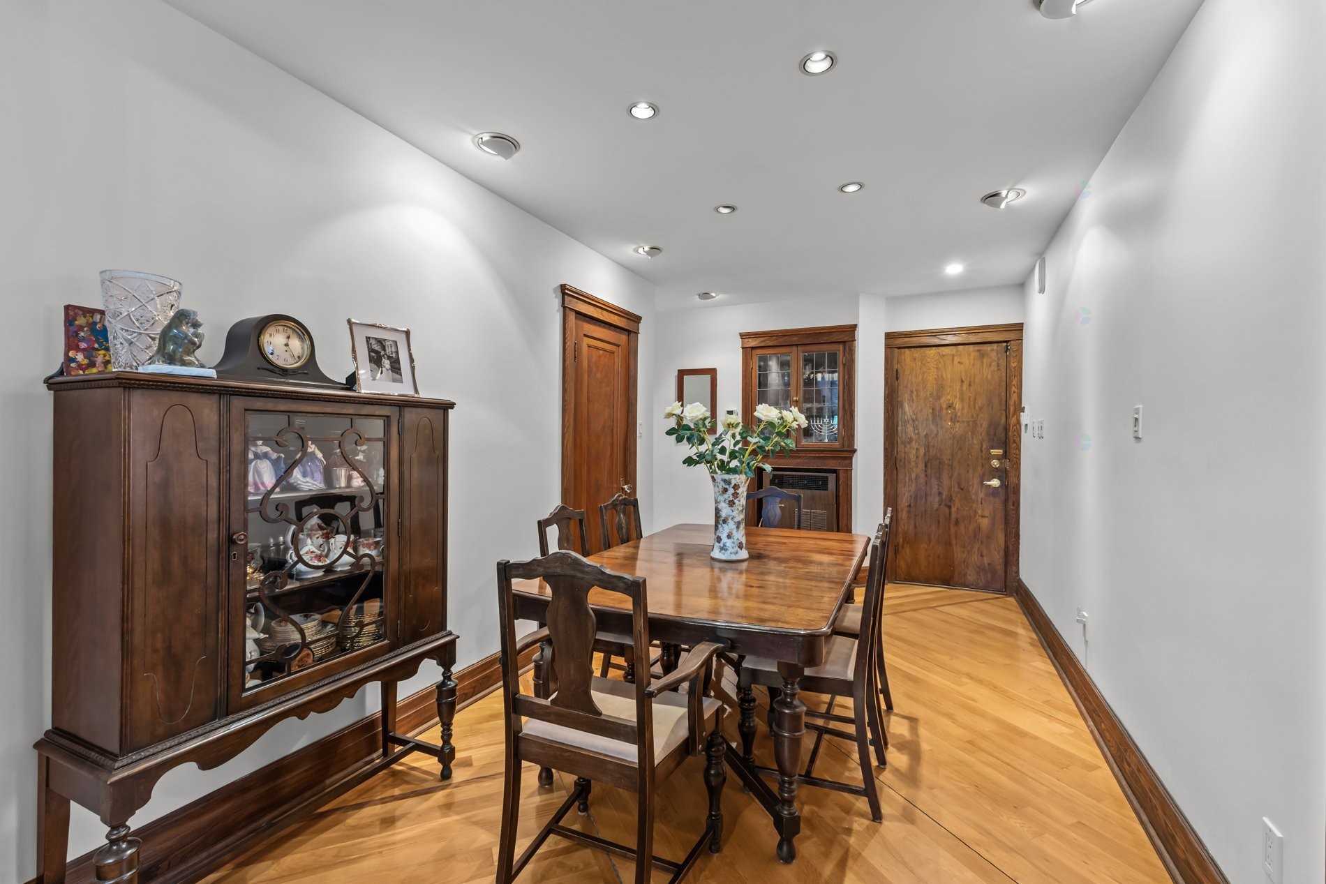 









2130


Av. Marcil

,
Montréal (Côte-des-Neiges/Notre-Dame-de-Grâce),




QC
H4A2Z1

