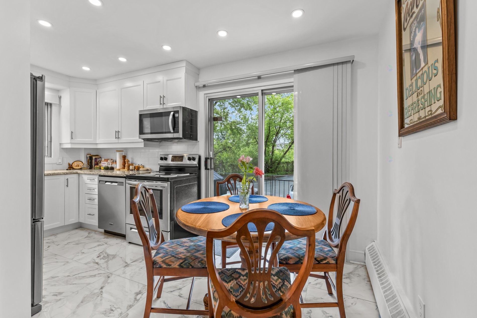 









2130


Av. Marcil

,
Montréal (Côte-des-Neiges/Notre-Dame-de-Grâce),




QC
H4A2Z1

