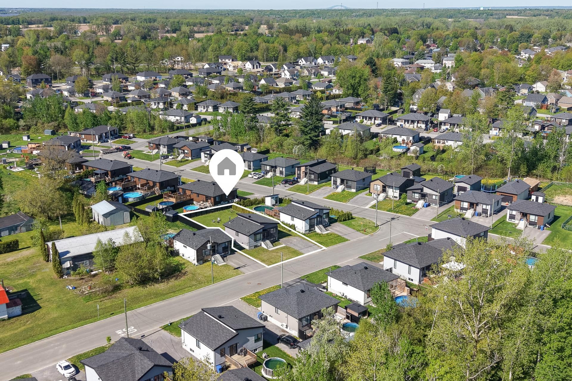 









8385


Rue Damase-St-Arnaud

,
Bécancour,




QC
G9H0Y7

