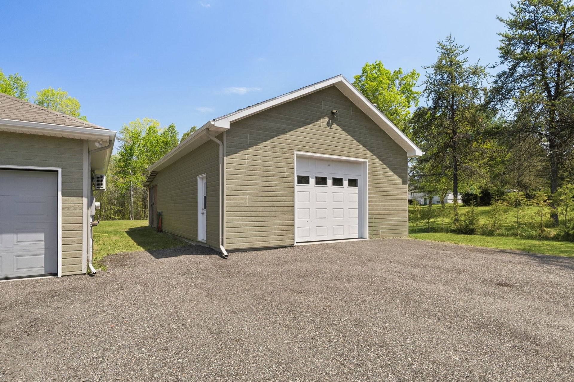 









2030


Ch. de la Rouge

,
Papineauville,




QC
J0V1R0

