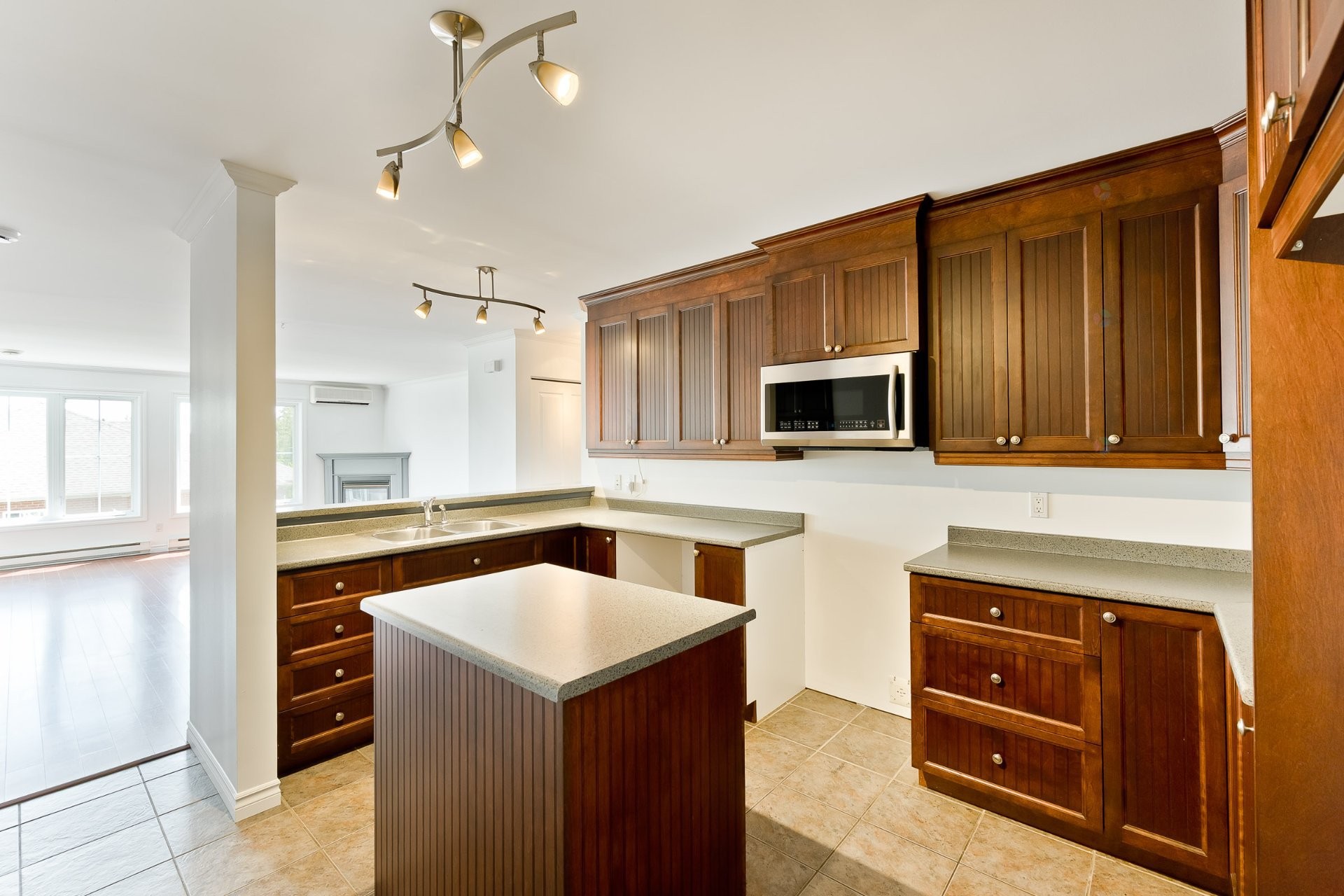 









3002


Rue du Sauvignon

,
Sherbrooke (Les Nations),




QC
J1L0A2

