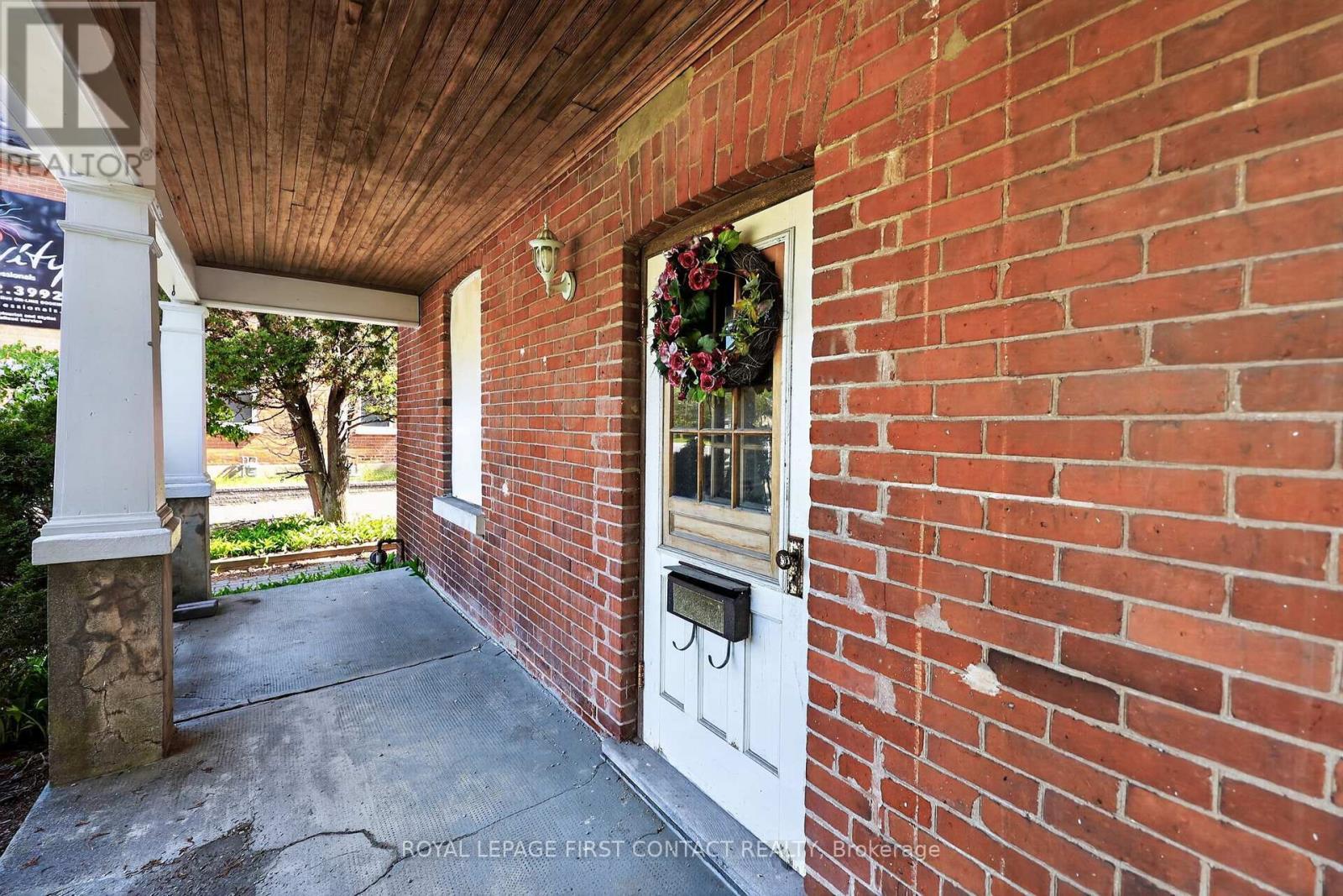












202 BRADFORD STREET

,
Barrie,




Ontario
L4N3B6

