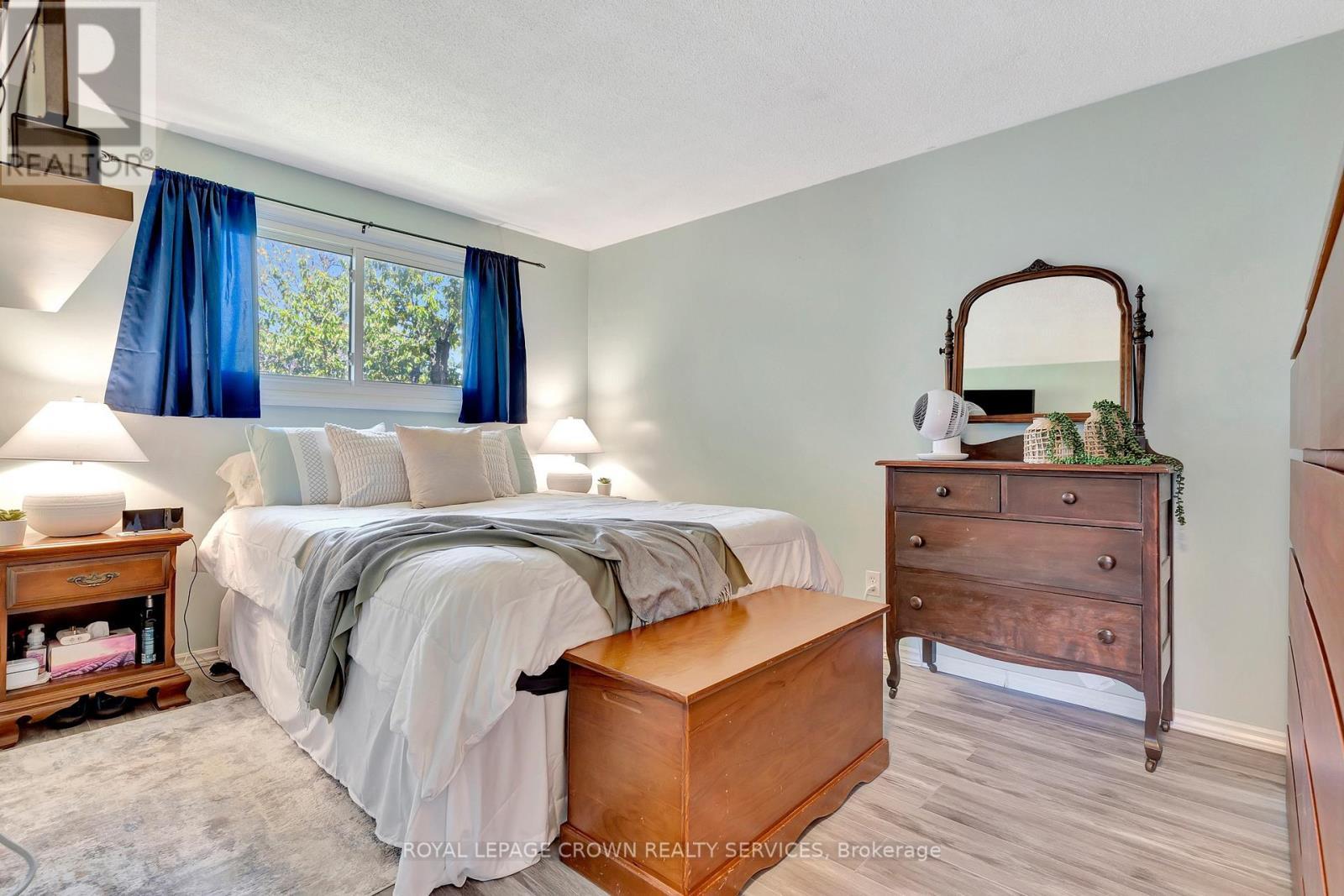 












98 BELWOOD CRESCENT

,
Kitchener,




Ontario
N2C1Z3

