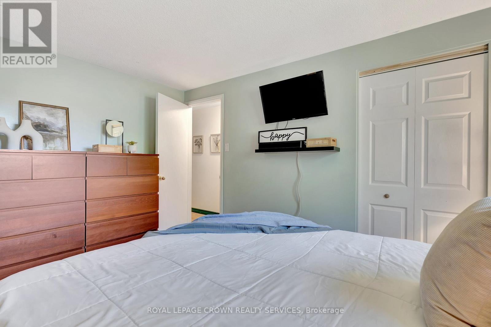 












98 BELWOOD CRESCENT

,
Kitchener,




Ontario
N2C1Z3

