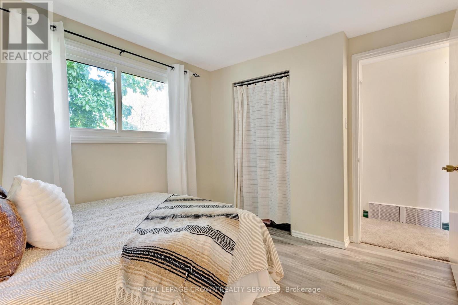 












98 BELWOOD CRESCENT

,
Kitchener,




Ontario
N2C1Z3

