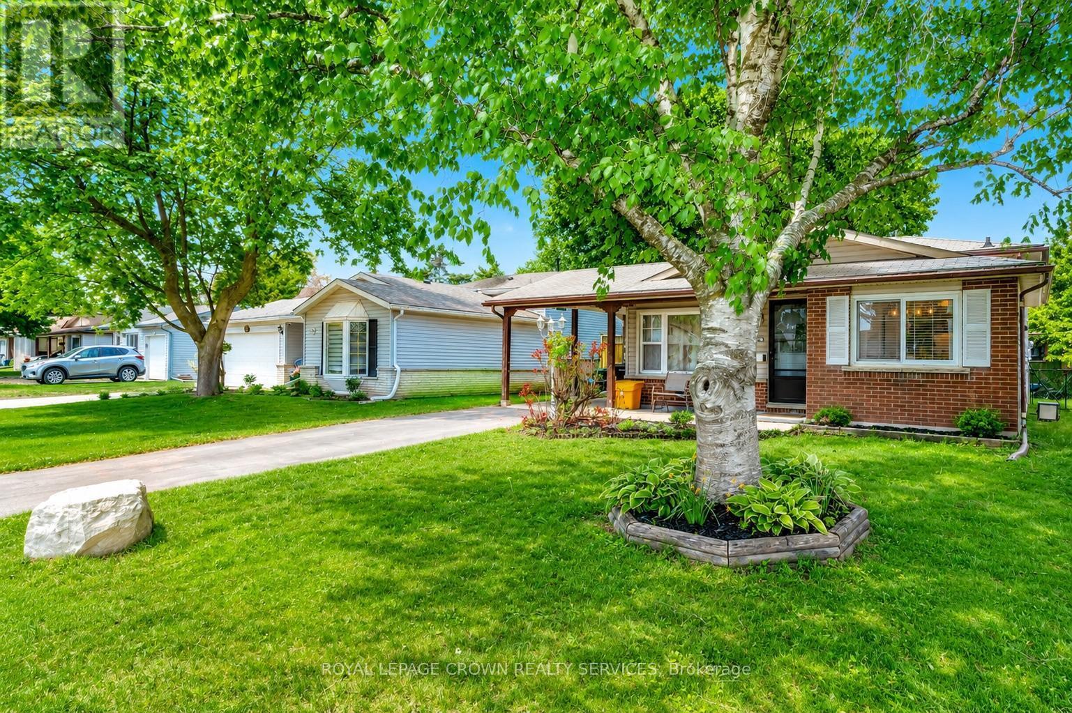 












98 BELWOOD CRESCENT

,
Kitchener,




Ontario
N2C1Z3


