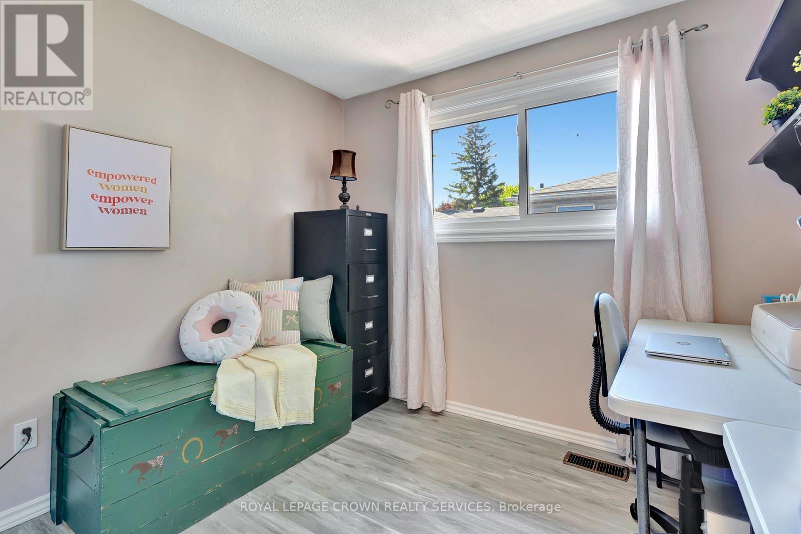 












98 BELWOOD CRESCENT

,
Kitchener,




Ontario
N2C1Z3

