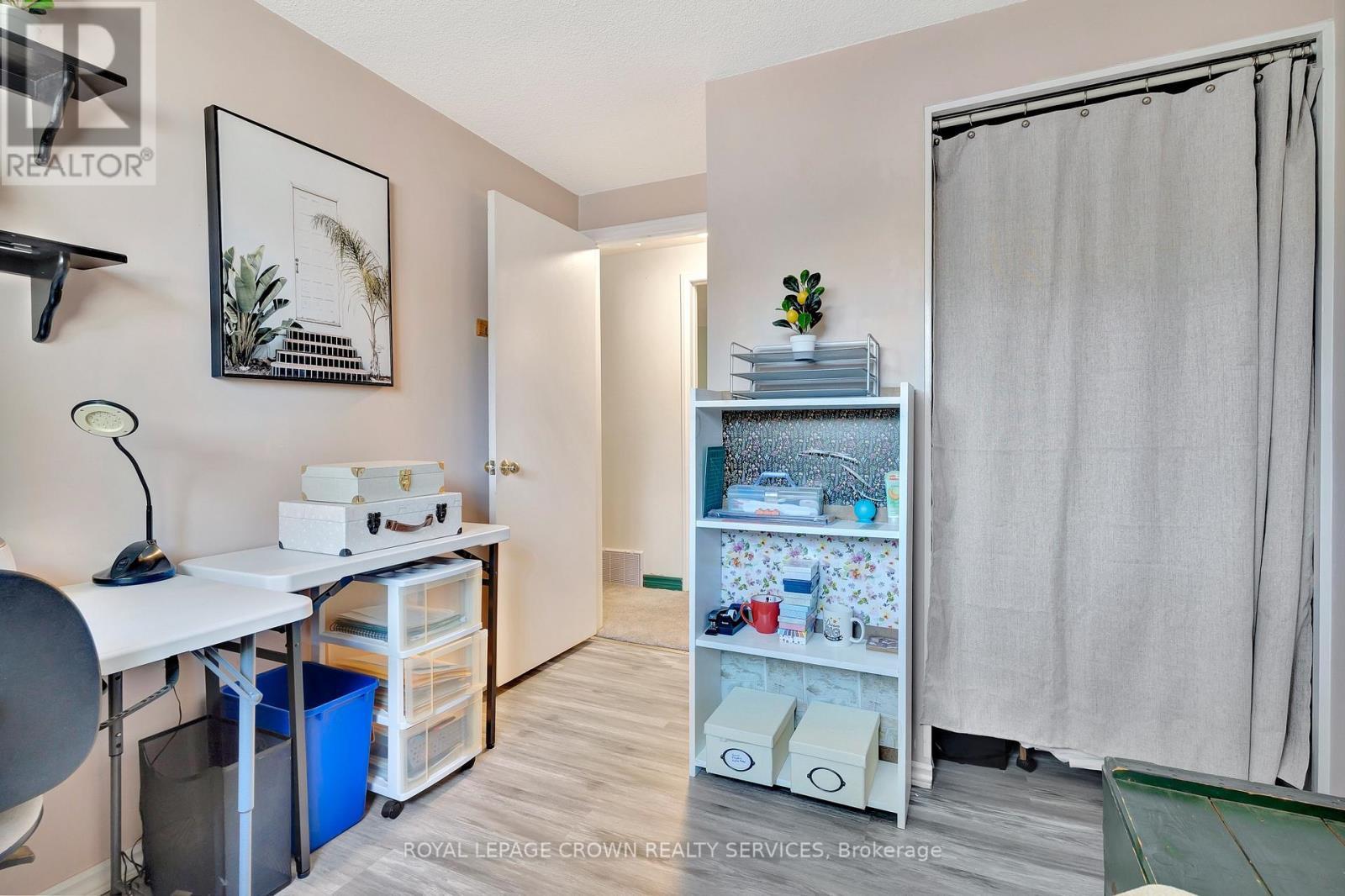 












98 BELWOOD CRESCENT

,
Kitchener,




Ontario
N2C1Z3

