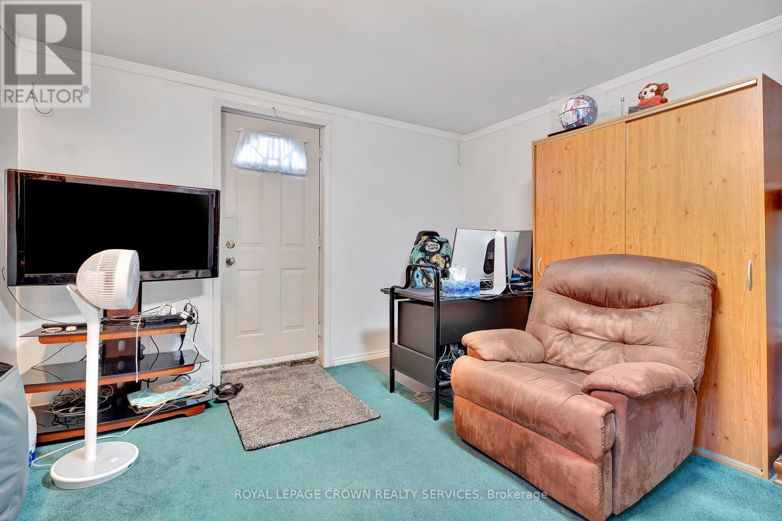 












98 BELWOOD CRESCENT

,
Kitchener,




Ontario
N2C1Z3


