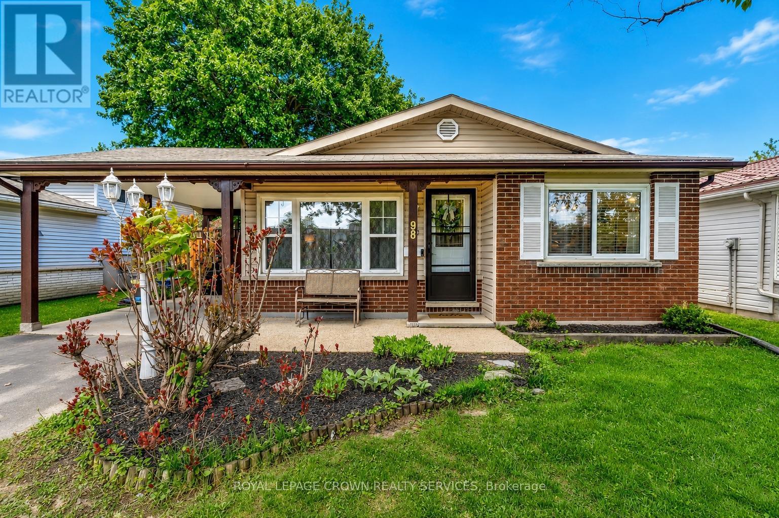 












98 BELWOOD CRESCENT

,
Kitchener,




Ontario
N2C1Z3

