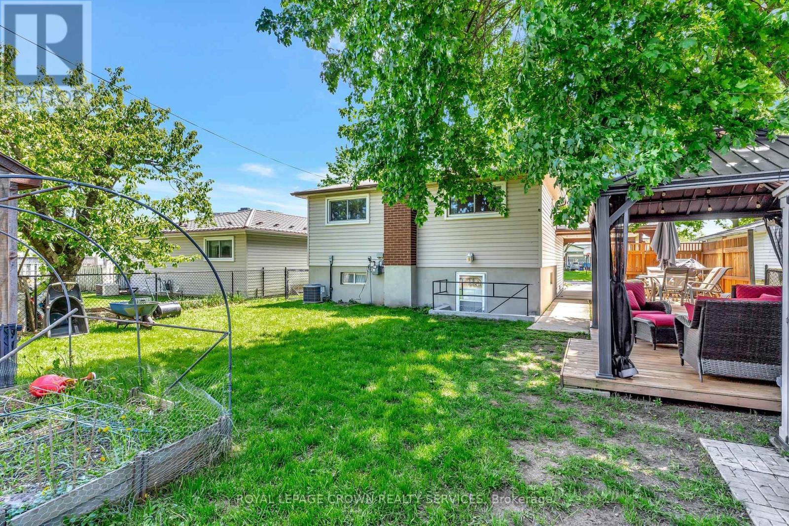 












98 BELWOOD CRESCENT

,
Kitchener,




Ontario
N2C1Z3

