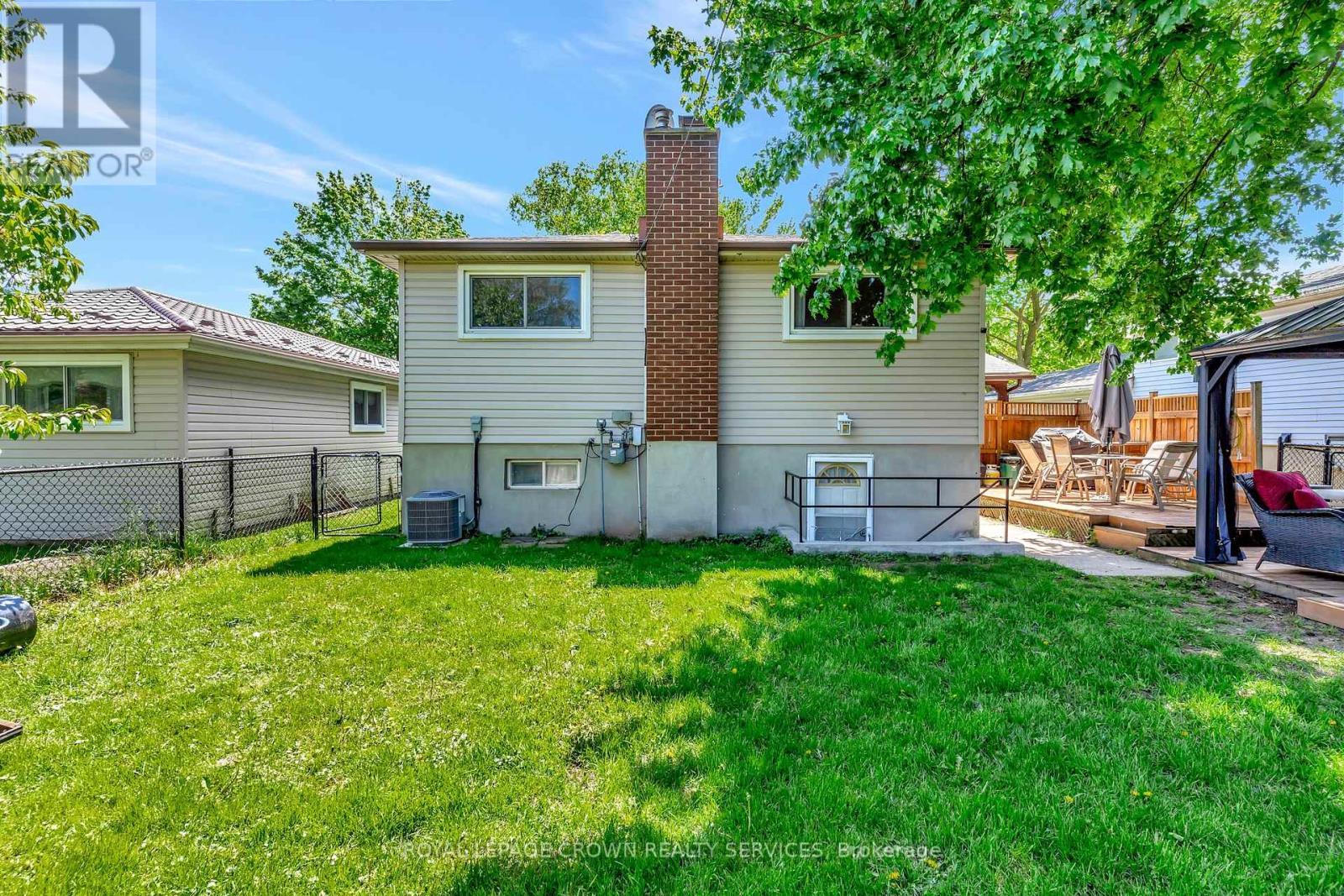 












98 BELWOOD CRESCENT

,
Kitchener,




Ontario
N2C1Z3

