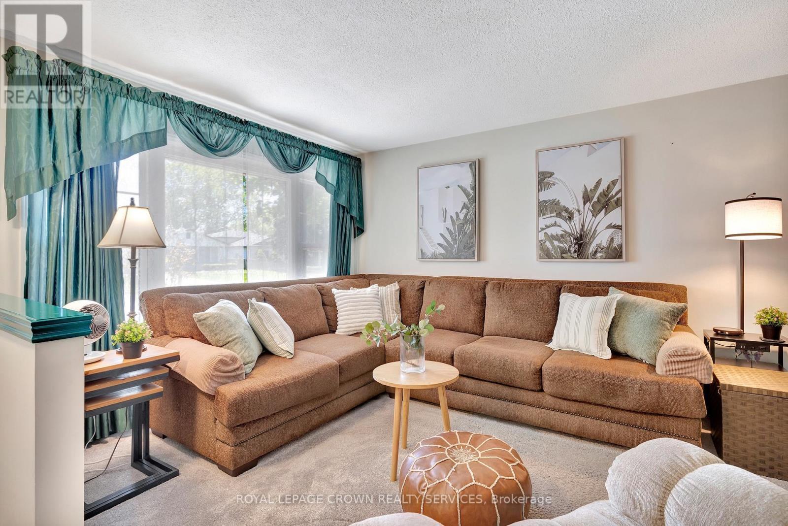 












98 BELWOOD CRESCENT

,
Kitchener,




Ontario
N2C1Z3

