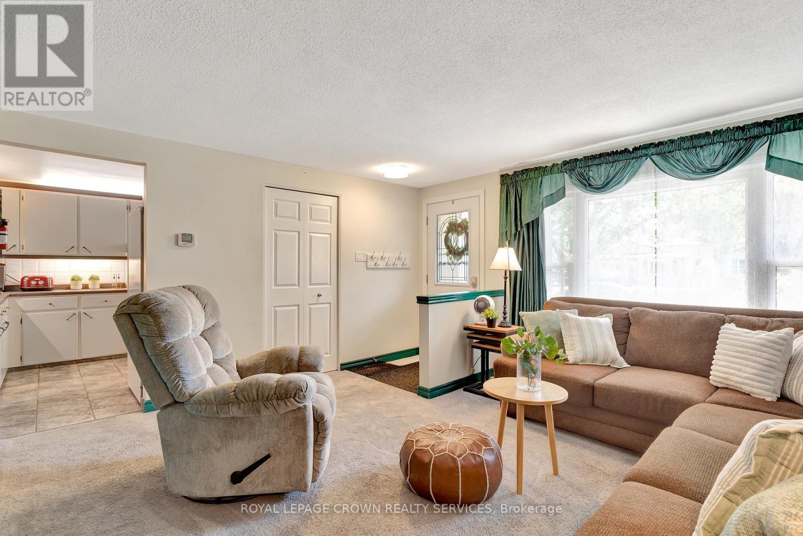 












98 BELWOOD CRESCENT

,
Kitchener,




Ontario
N2C1Z3

