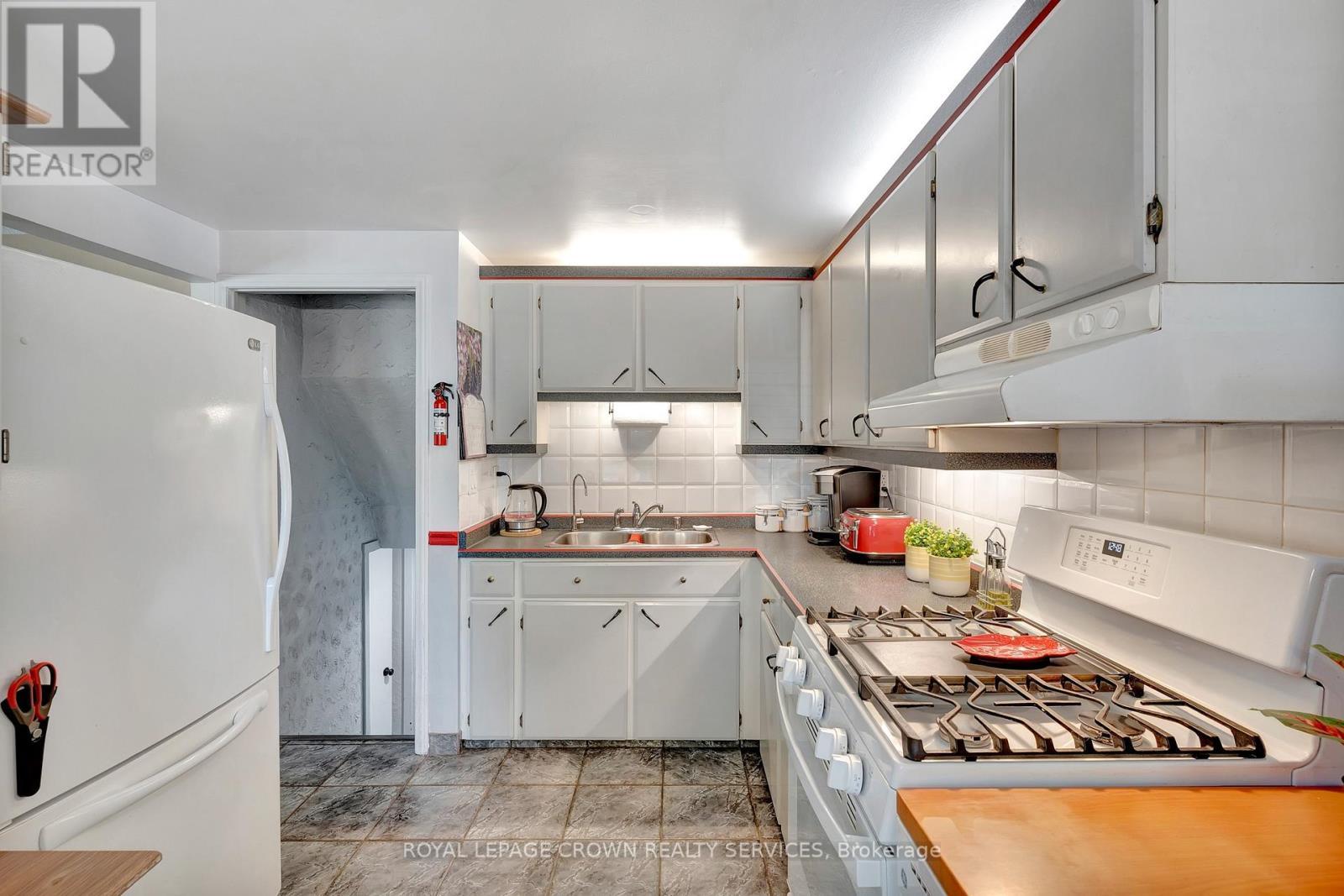 












98 BELWOOD CRESCENT

,
Kitchener,




Ontario
N2C1Z3

