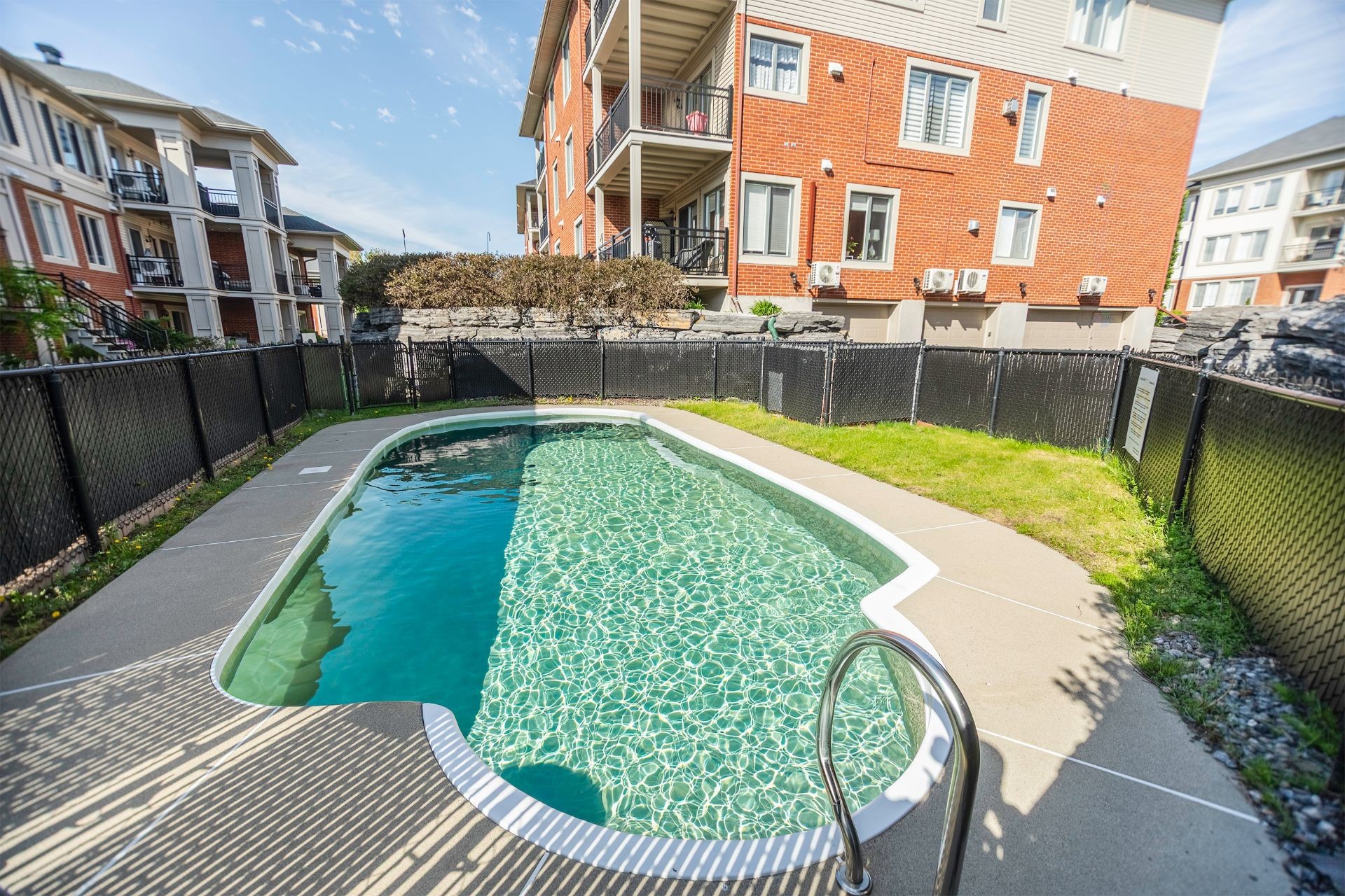 









752


Rue des Sureaux

,
Boucherville,




QC
J4B0C8

